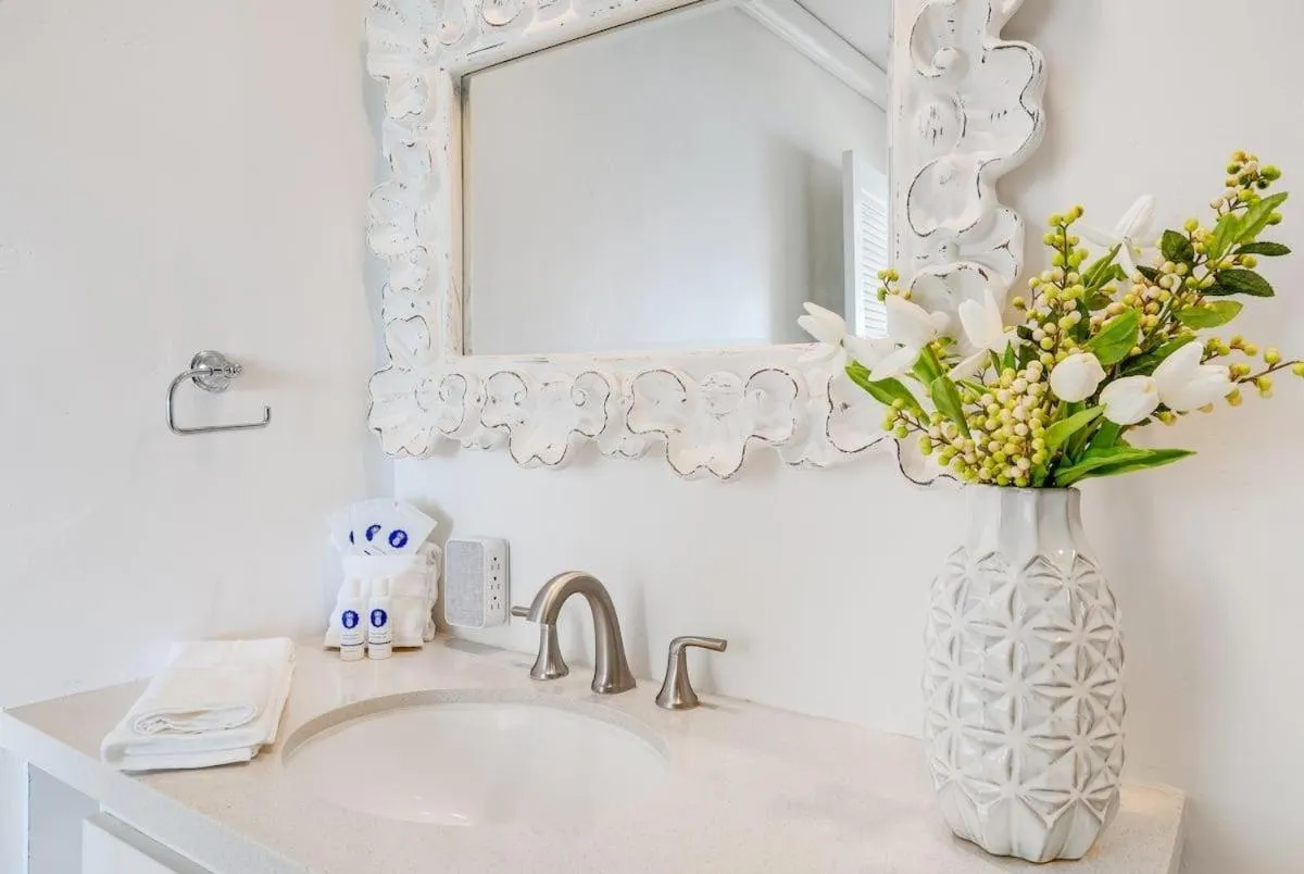 Lauloa 105 · LOA 105 2BD OceanFront Getaway w AC Pool