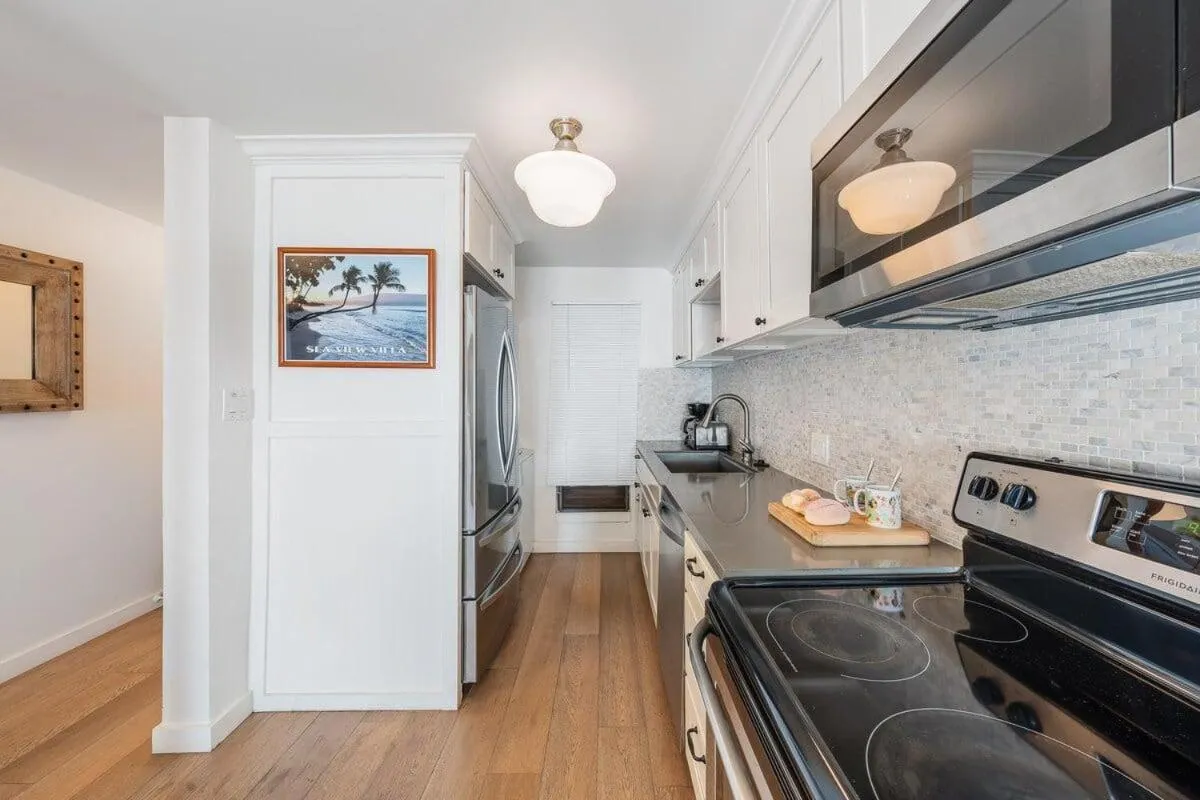 Lauloa 105 · LOA 105 2BD OceanFront Getaway w AC Pool