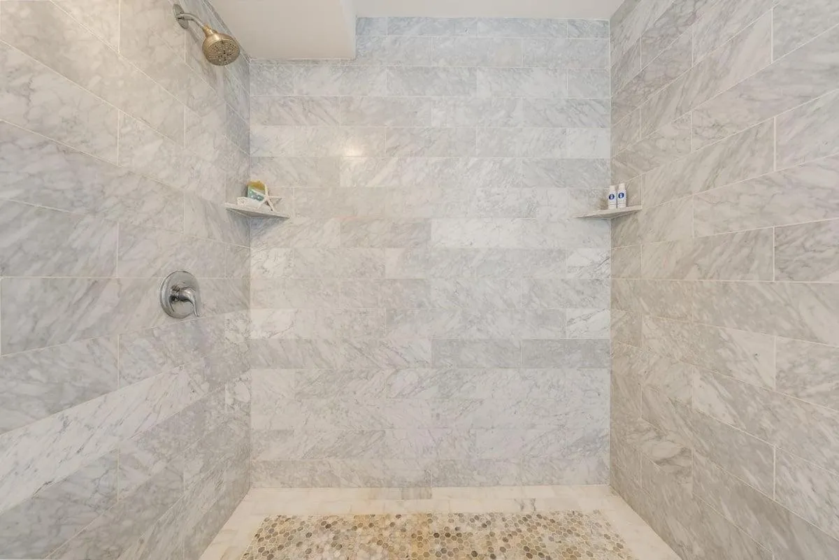 Lauloa 105 · LOA 105 2BD OceanFront Getaway w AC Pool