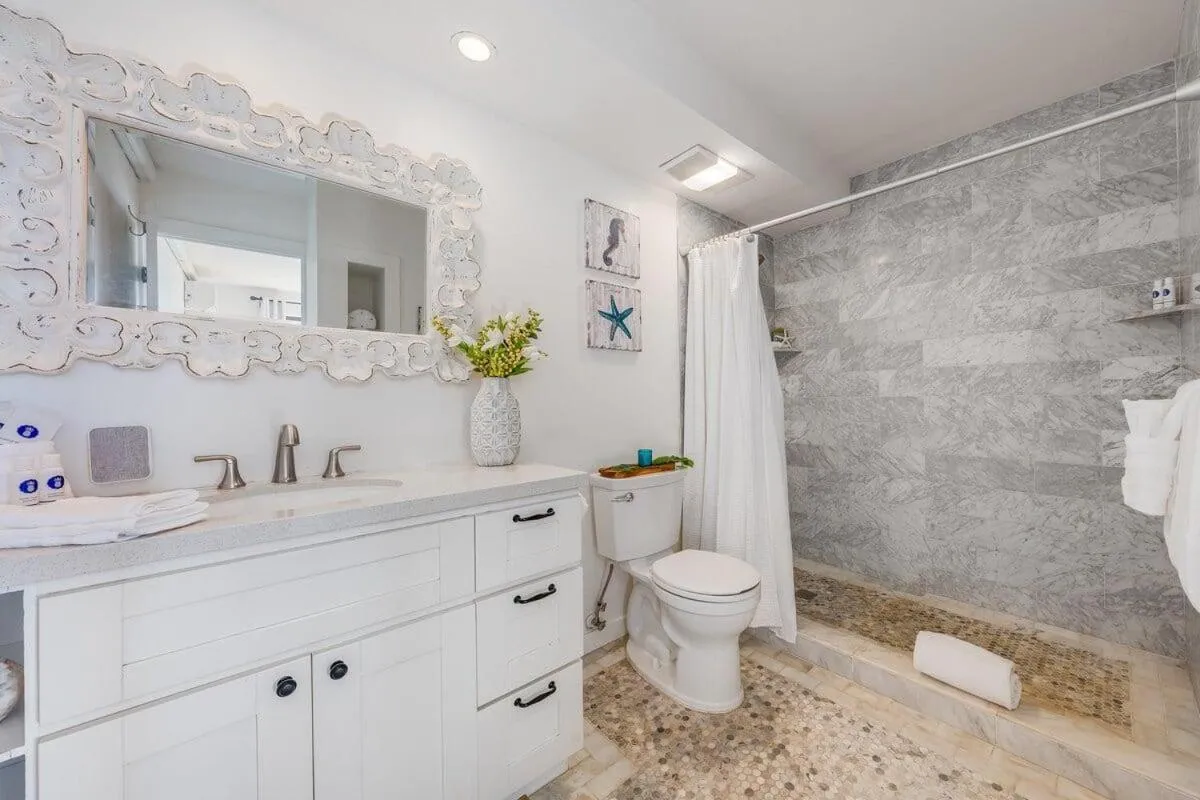 Lauloa 105 · LOA 105 2BD OceanFront Getaway w AC Pool