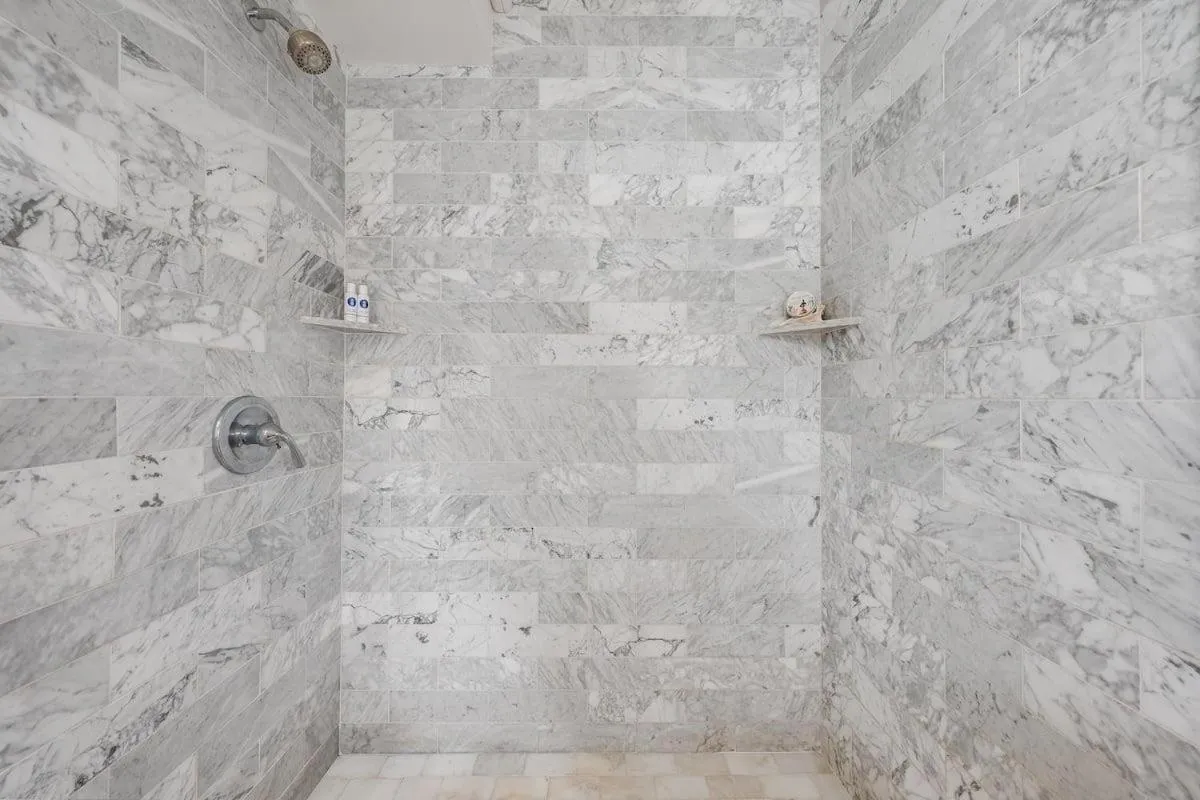 Lauloa 105 · LOA 105 2BD OceanFront Getaway w AC Pool