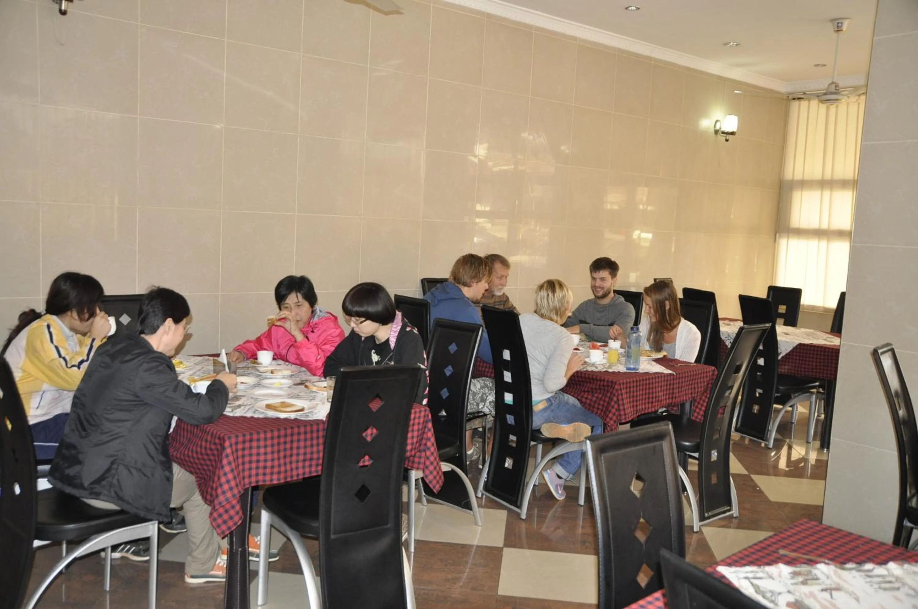 Restaurant/places to eat in Rich Hotel