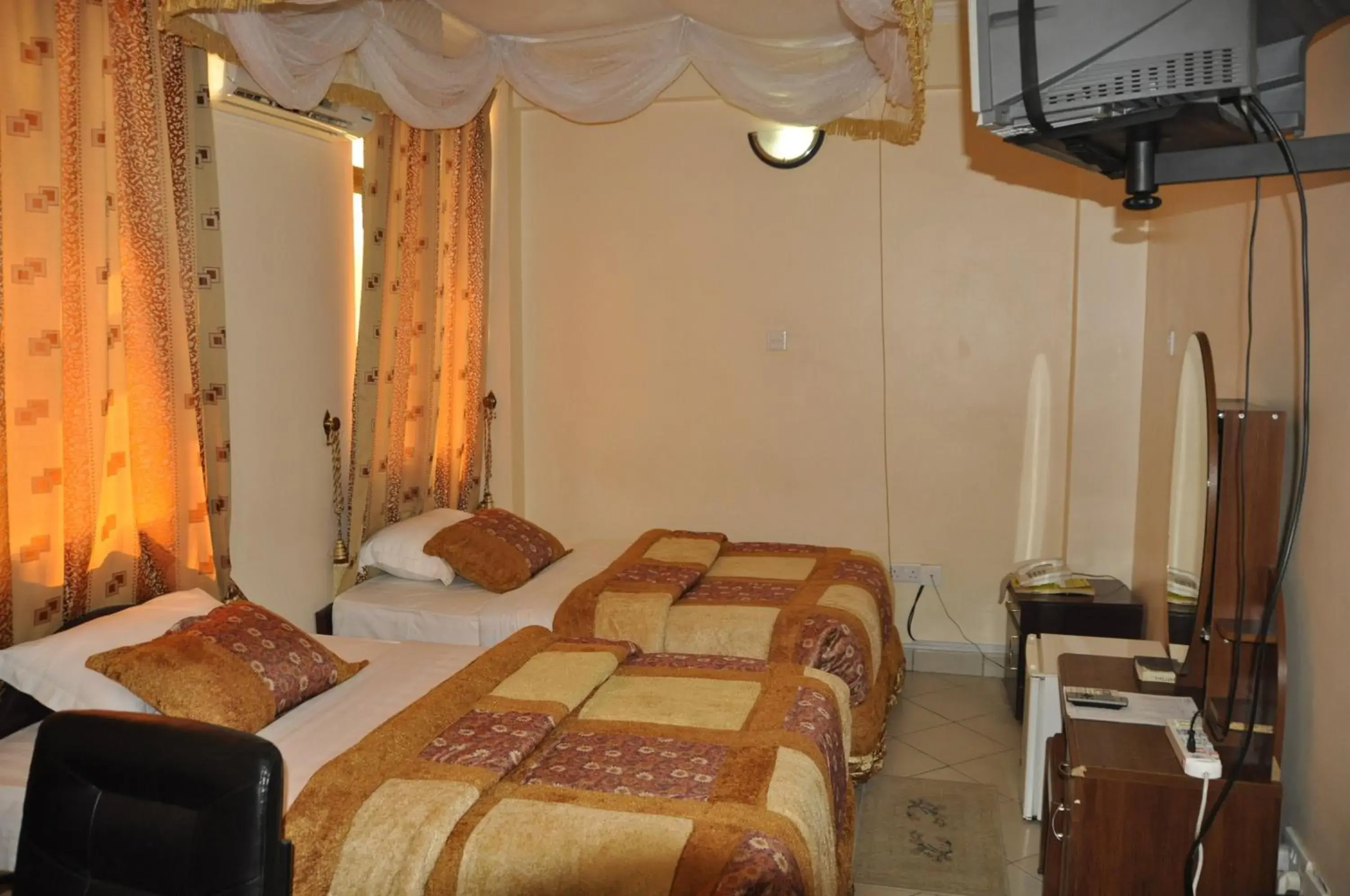 Deluxe Triple Room in Rich Hotel Deluxe Triple Room in Rich Hotel