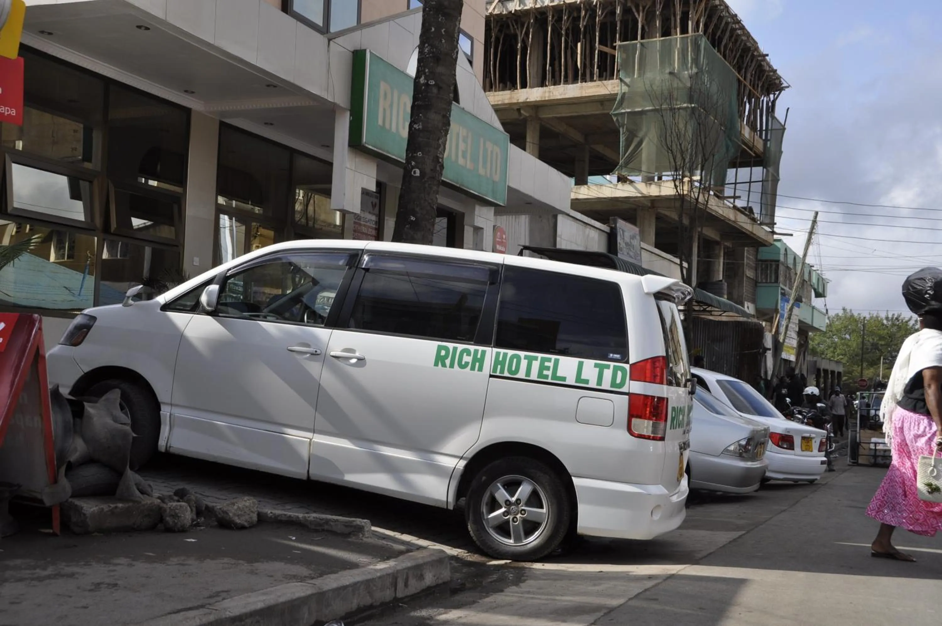 On-site shops in Rich Hotel