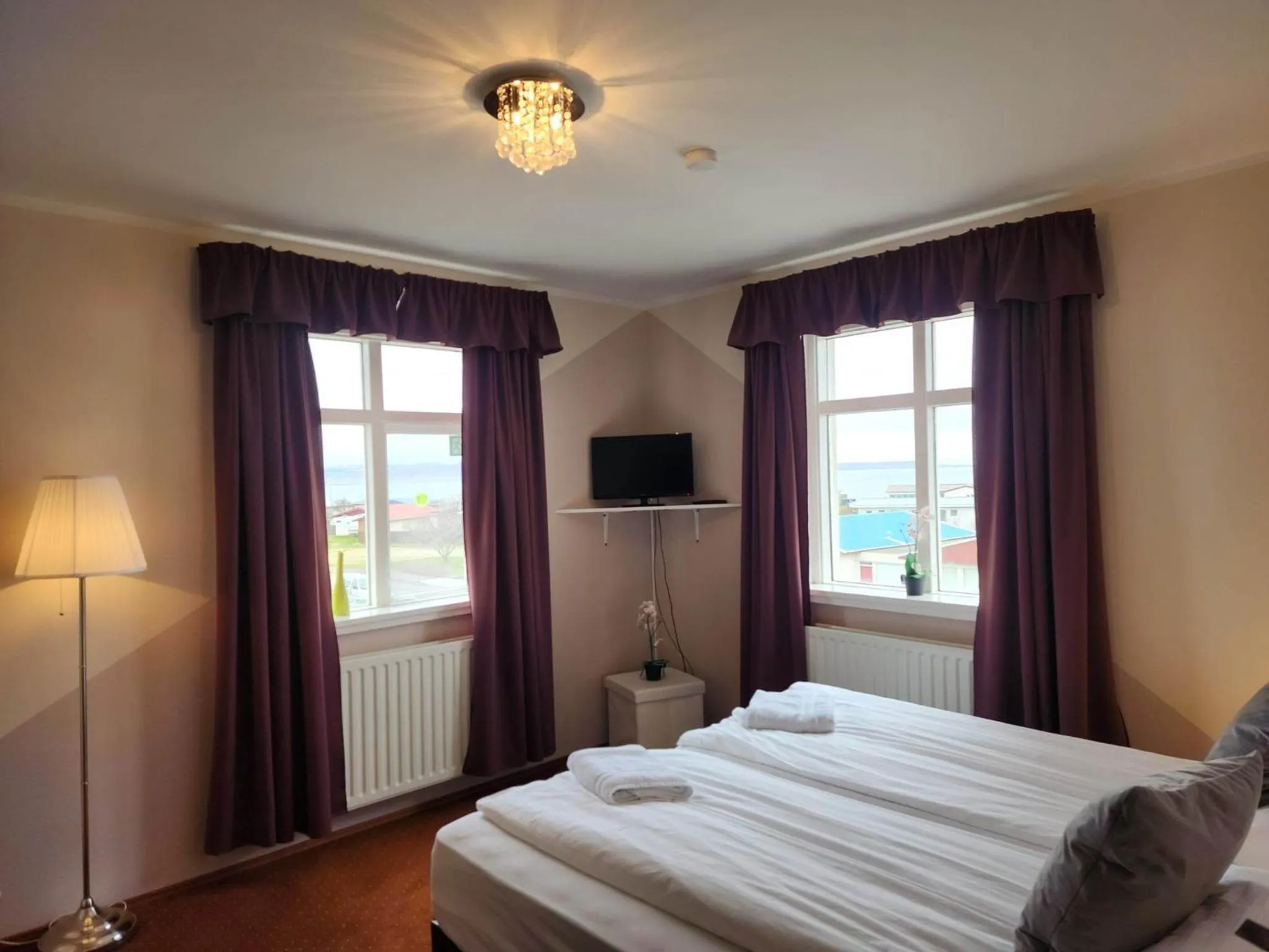 TV and multimedia, Bed in Kiljan Apartments & Rooms