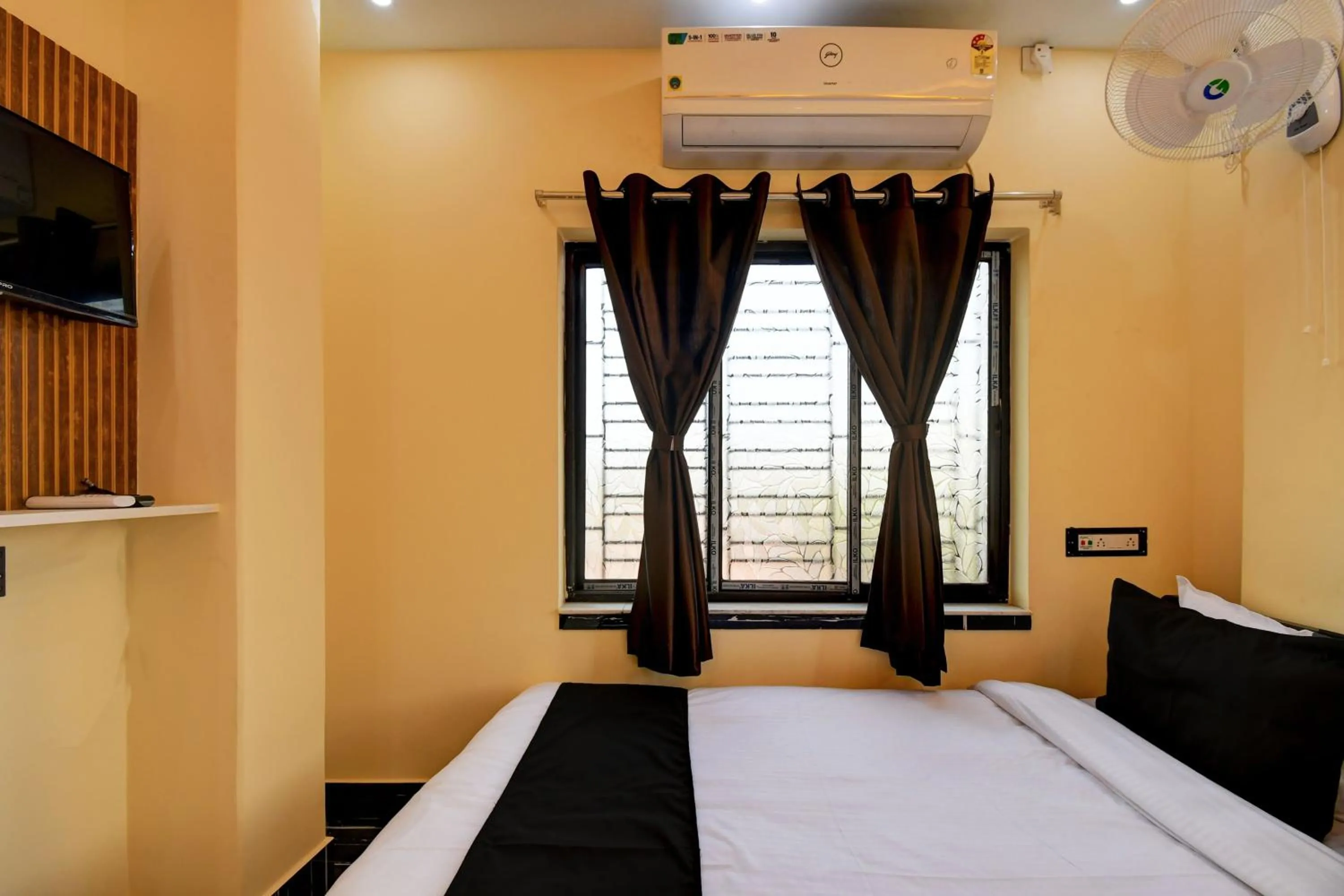 Bedroom, Bed in Hotel O Chilli Pepper Hotel and Restaurant