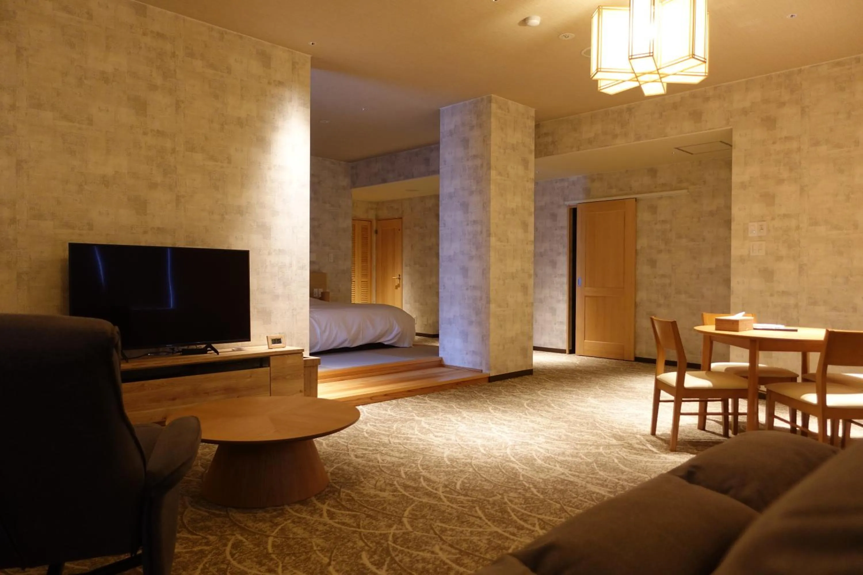 Communal lounge/ TV room in Resort Hotel RAKI House Nasu