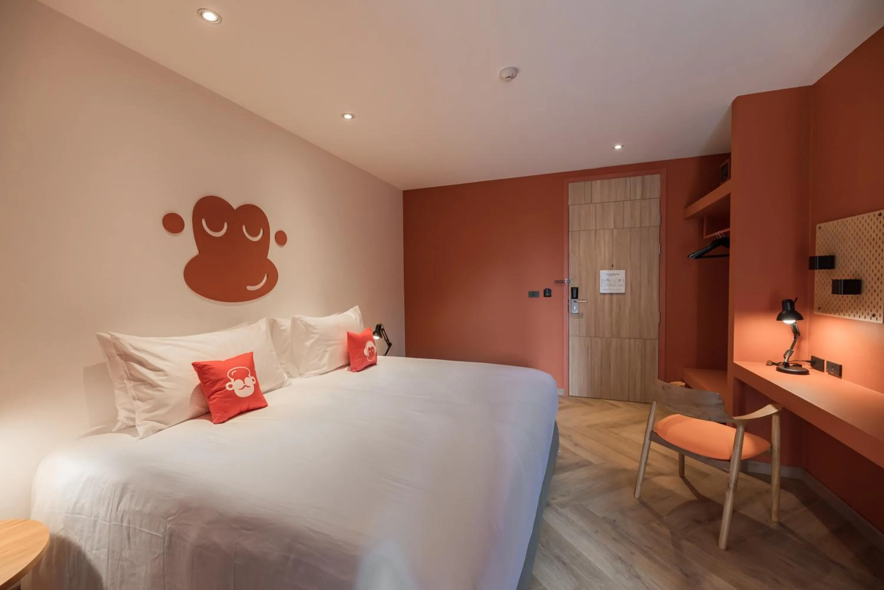 Bed in Blu Monkey Hub and Hotel Bangsaen