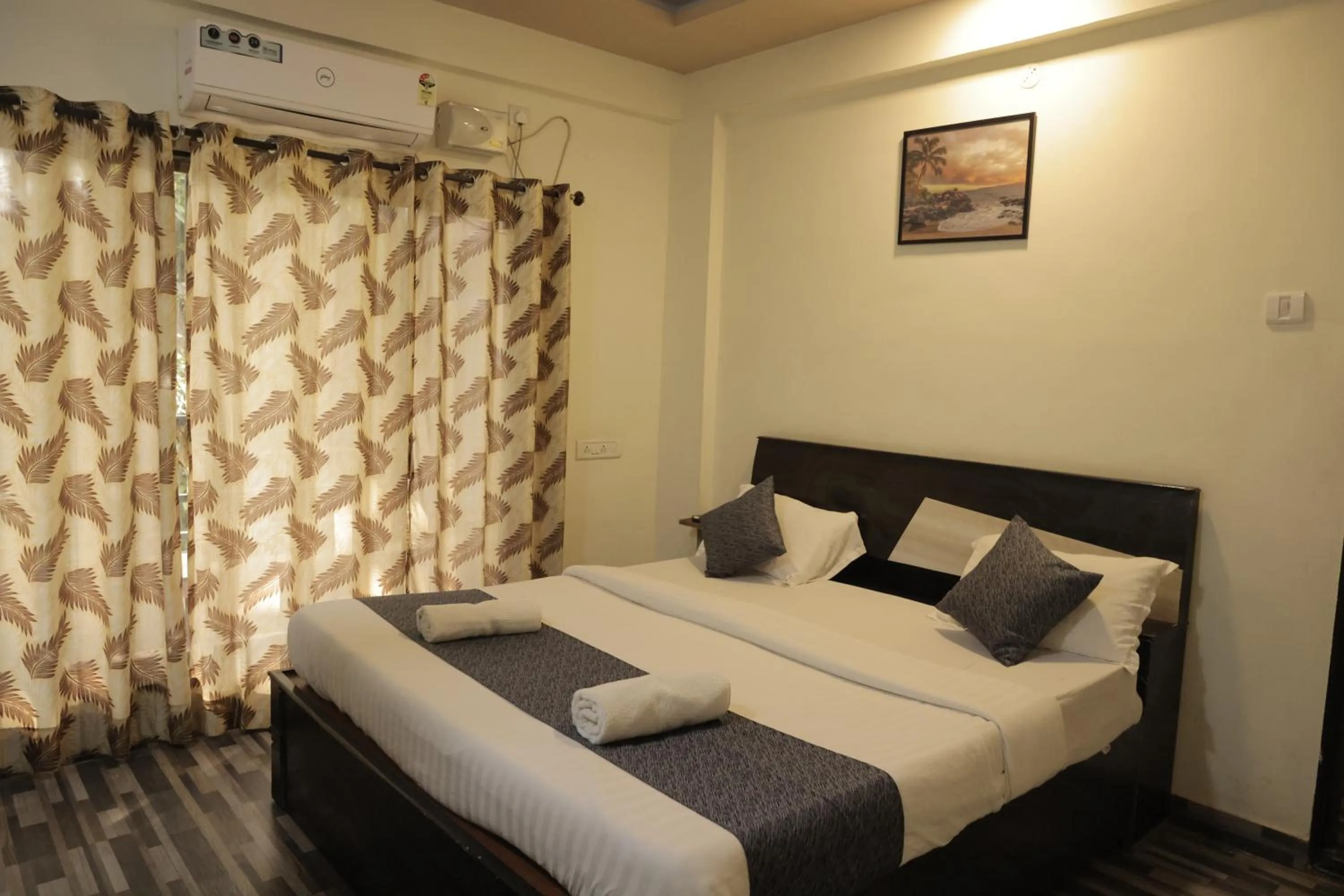 Photo of the whole room, Bed in Anant Villa & Resorts