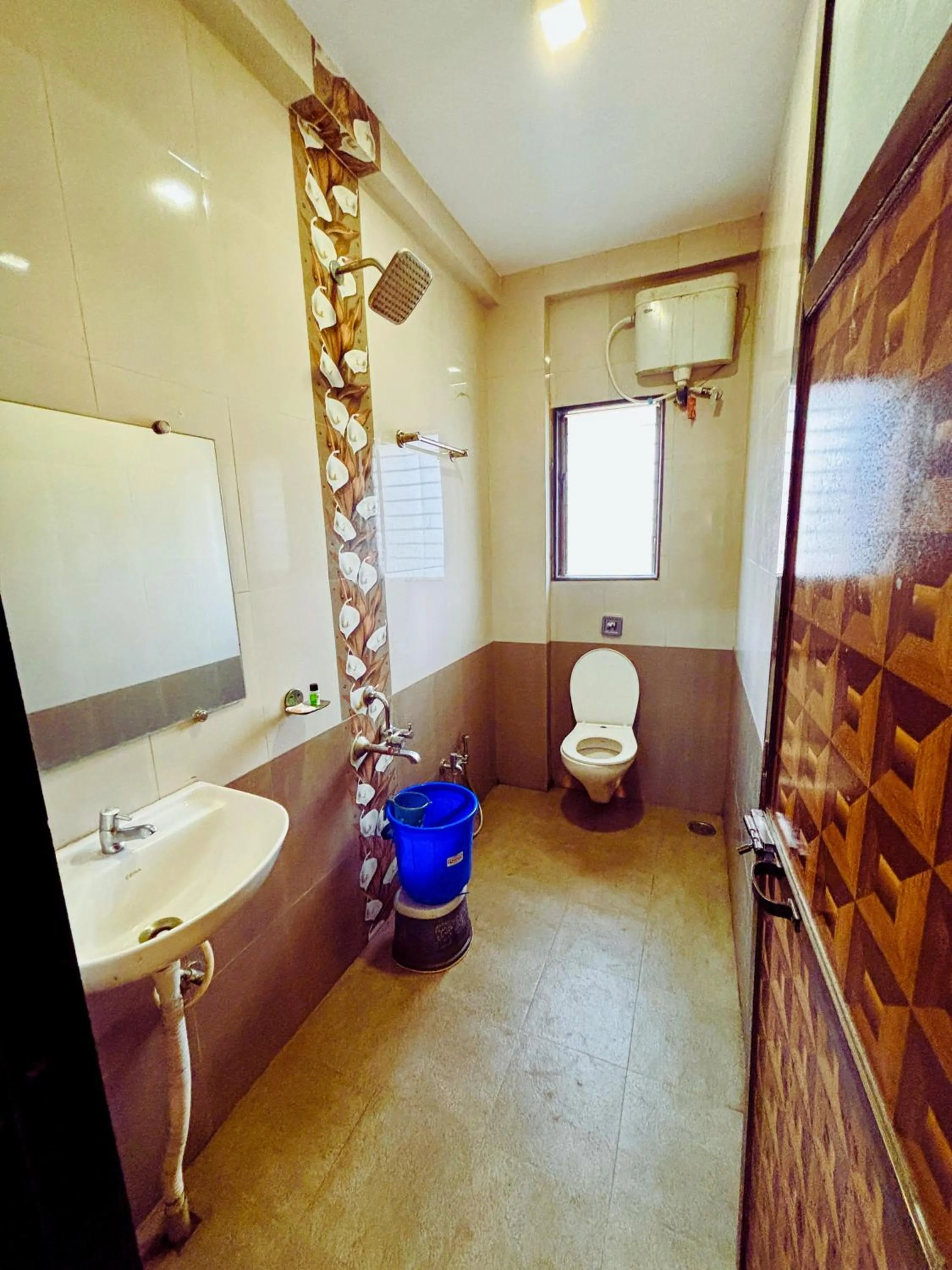 Shower in Anant Villa & Resorts