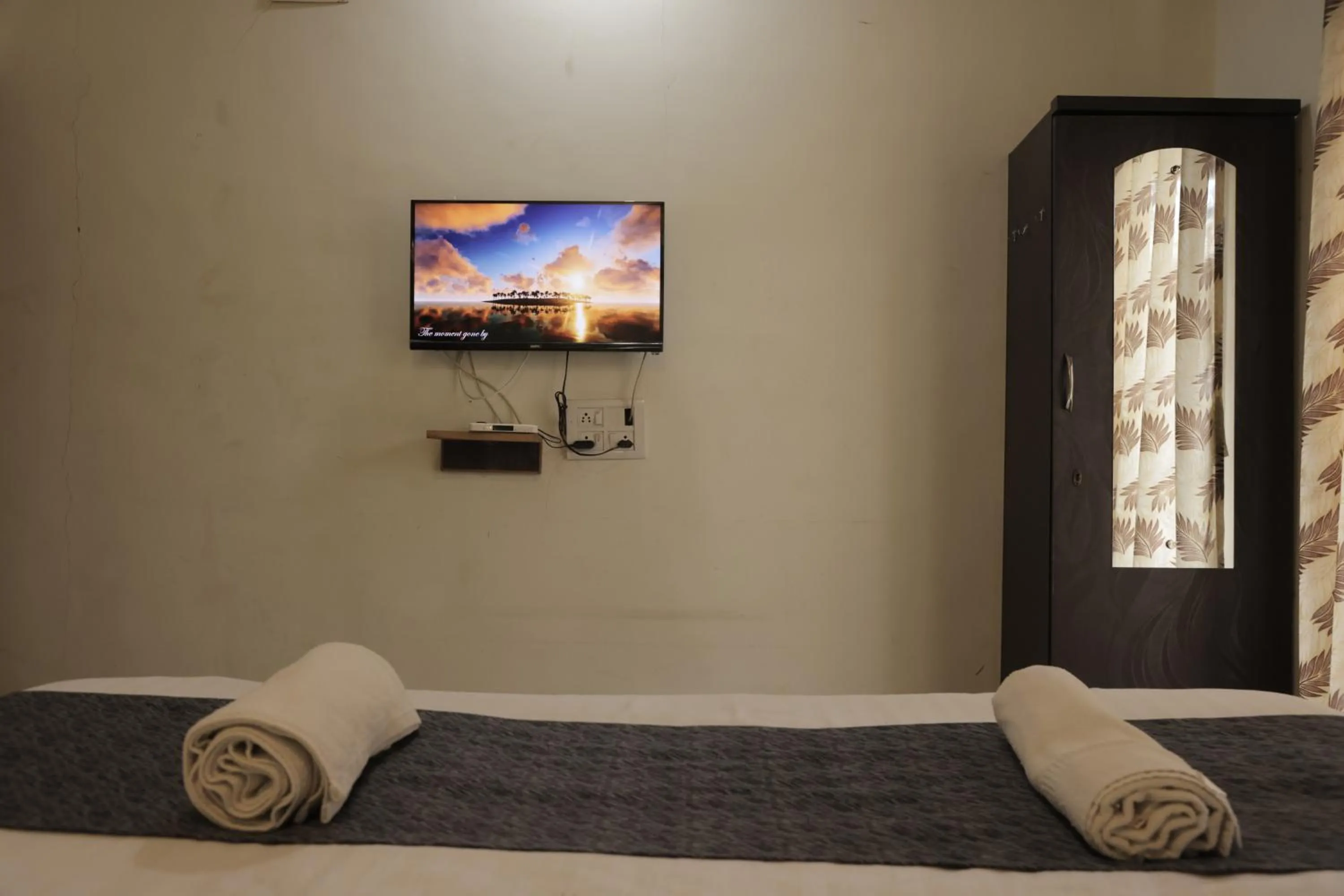 Bed in Anant Villa & Resorts