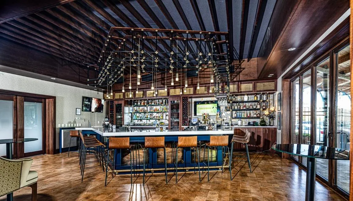 Restaurant/places to eat in The Inn At The Crossroads