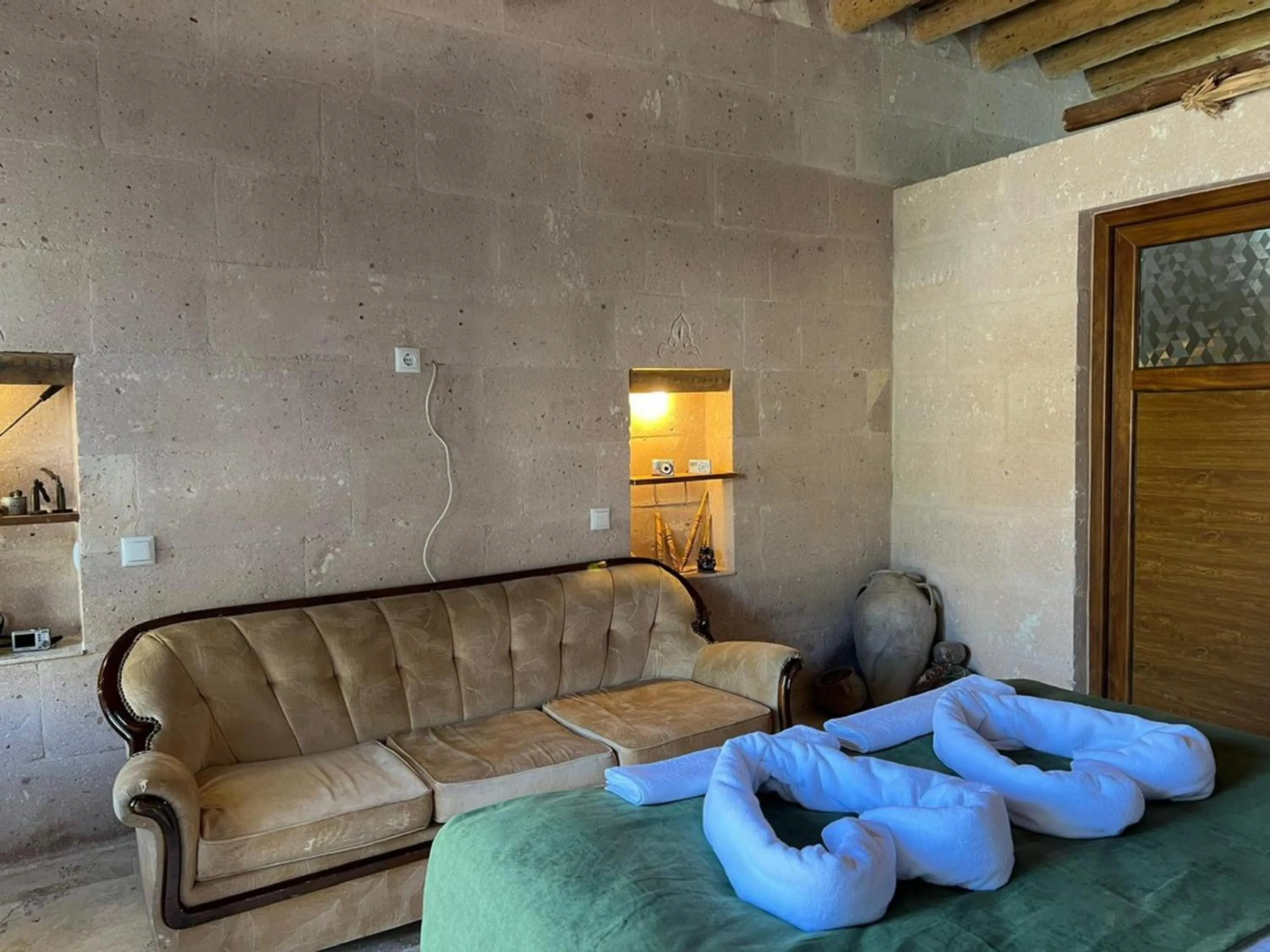 Seating area in Yeşilöz inn Cave otel