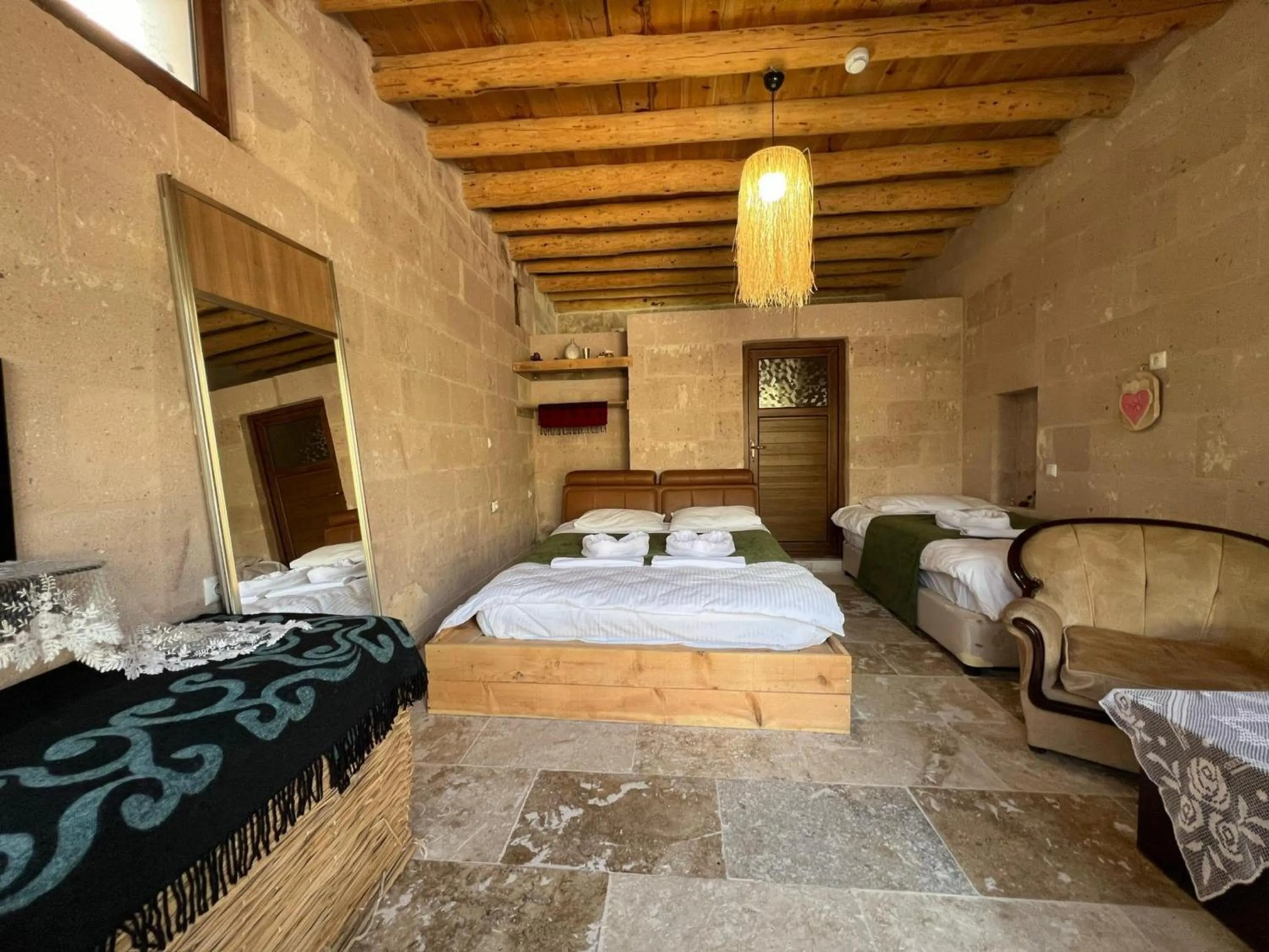 Photo of the whole room, Bed in Yeşilöz inn Cave otel