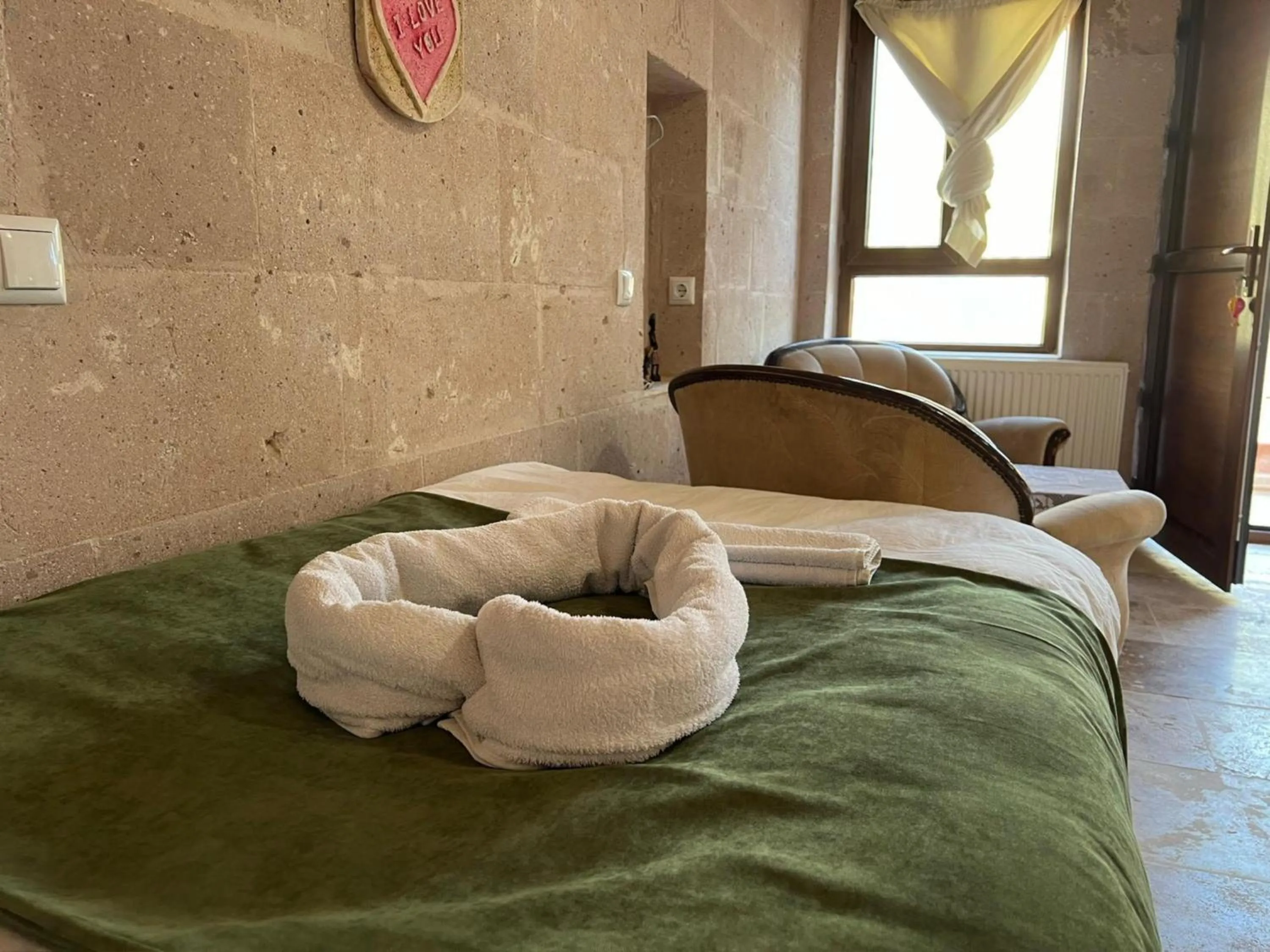 Bed in Yeşilöz inn Cave otel