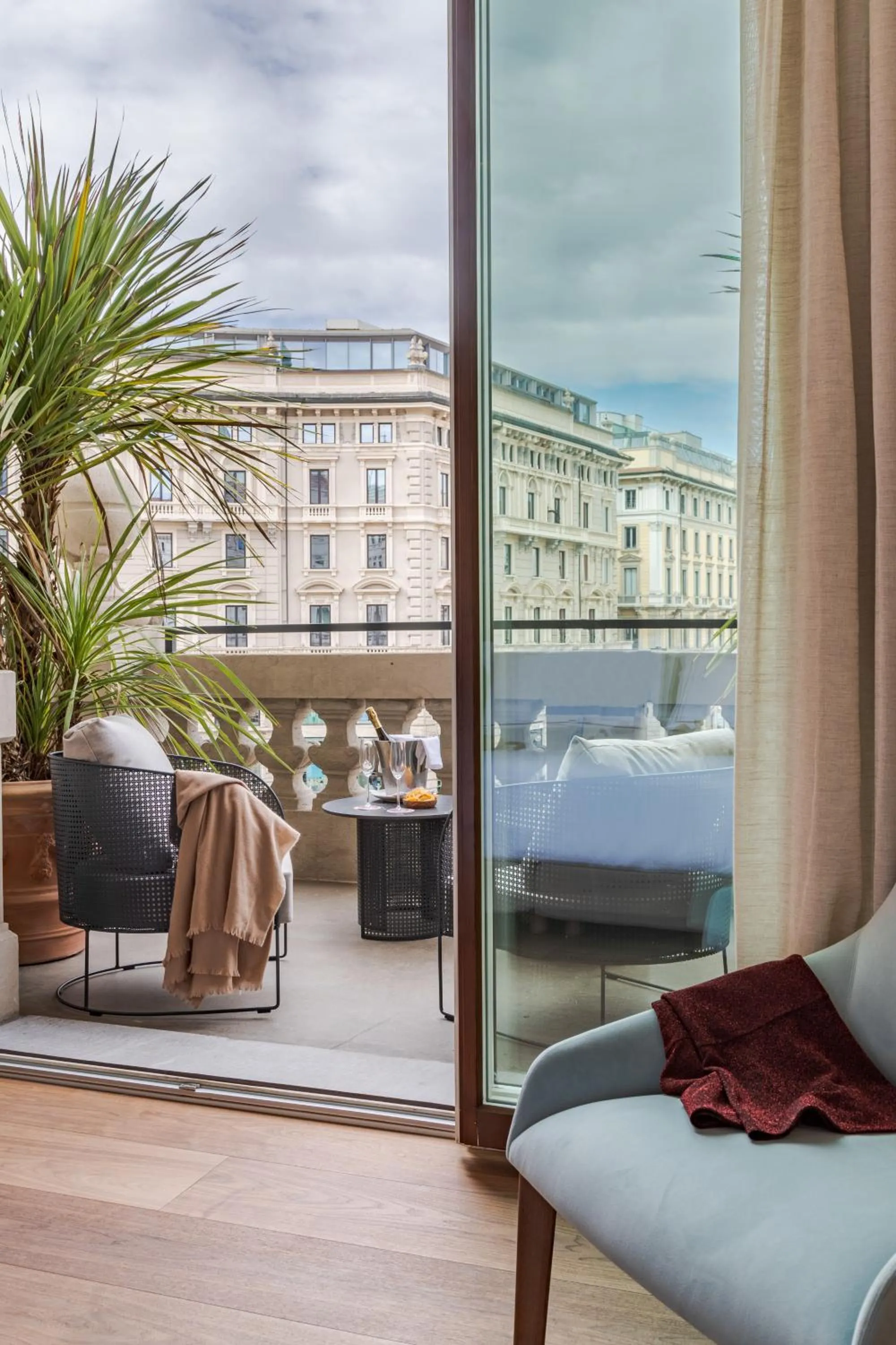 View (from property/room), Bed in Palazzo Cordusio Gran Melia - The Leading Hotels of the World
