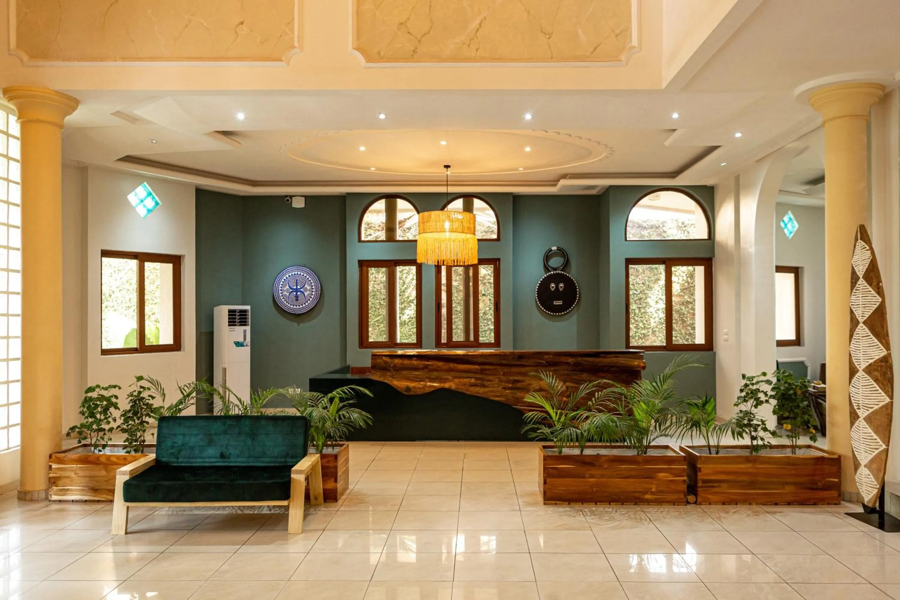 Lobby or reception in Tamarin Hôtel Cotonou
