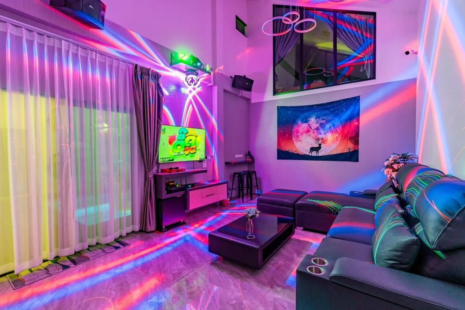 Evening entertainment in 58/20 Pool Villa