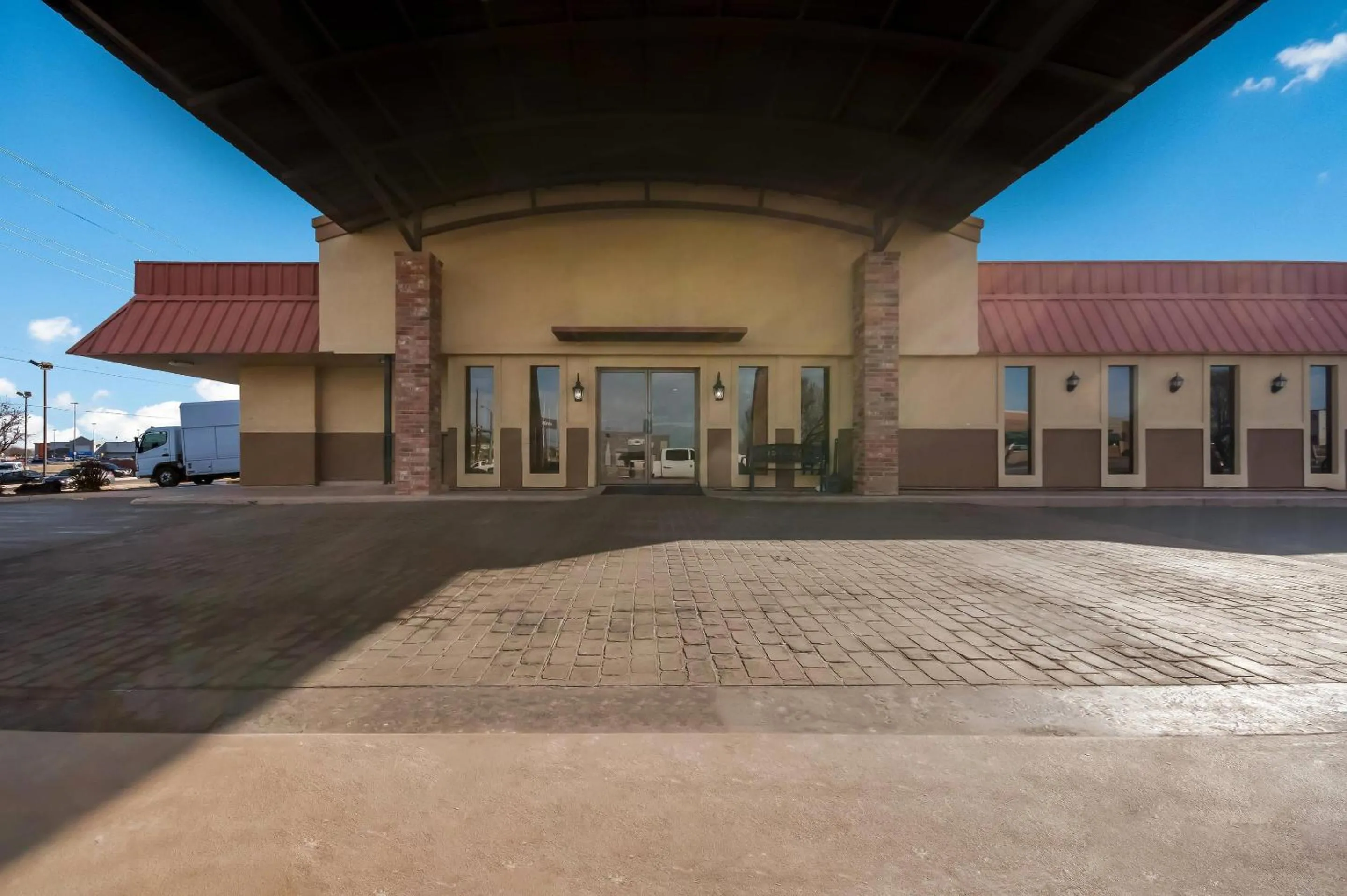 Property building in Quality Inn Chickasha