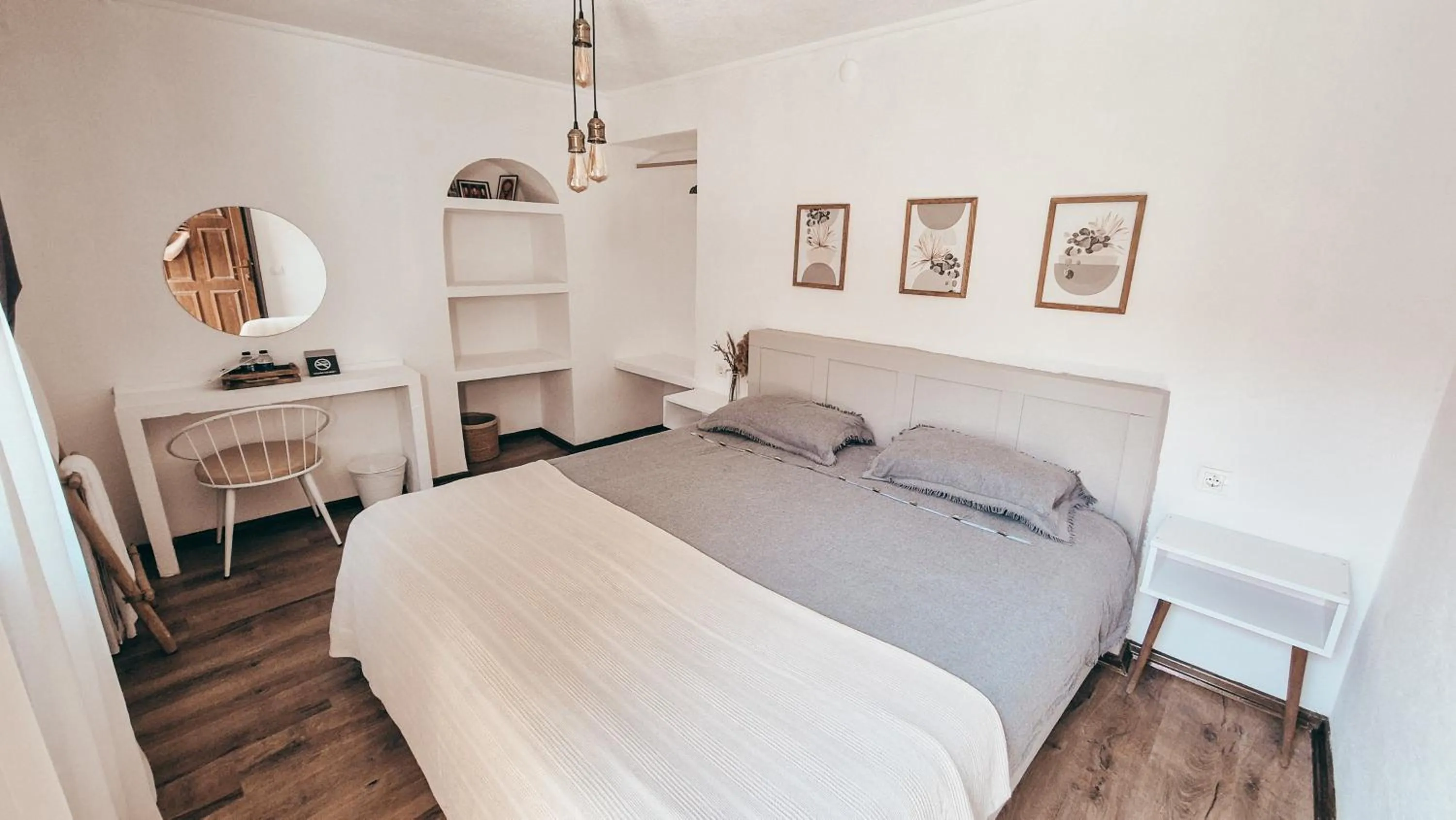 Photo of the whole room, Bed in La Luna Otel Cunda