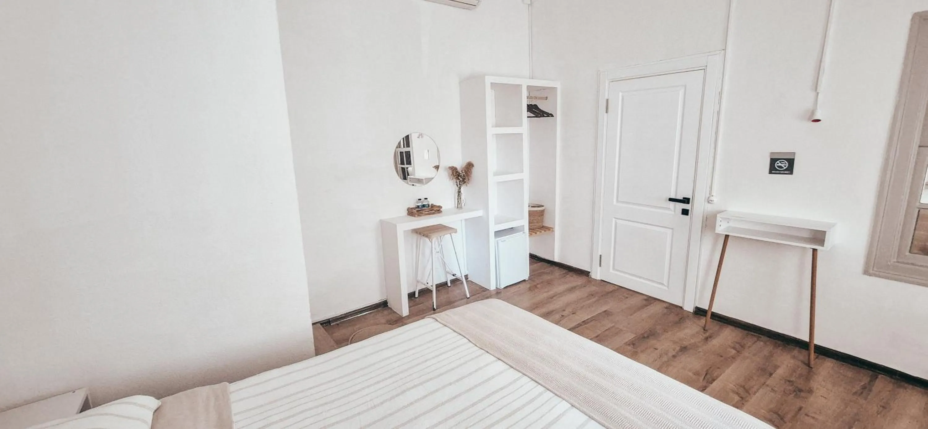 Photo of the whole room, Bed in La Luna Otel Cunda