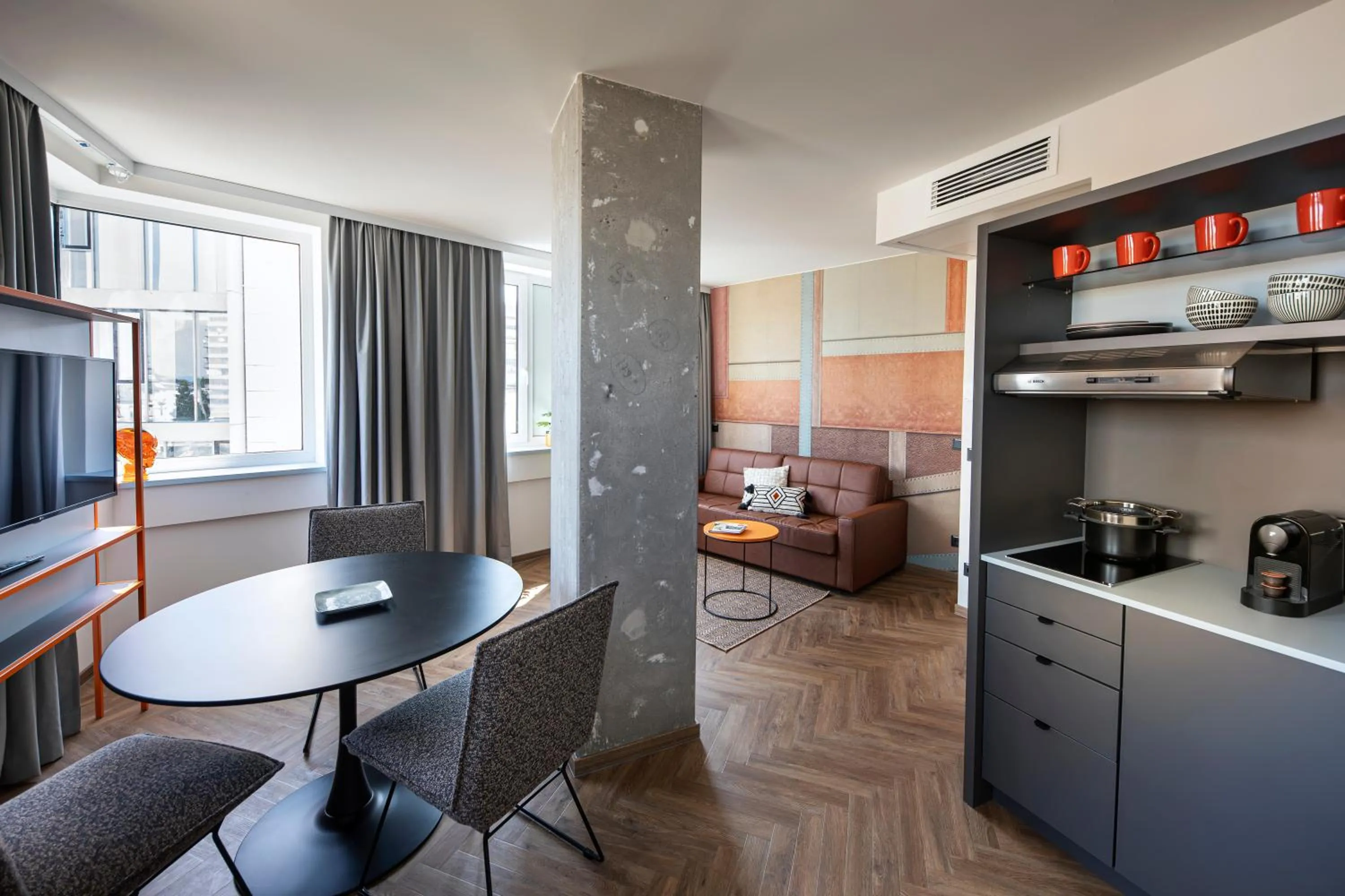 Kitchen or kitchenette in LOGINN Hotel Offenbach