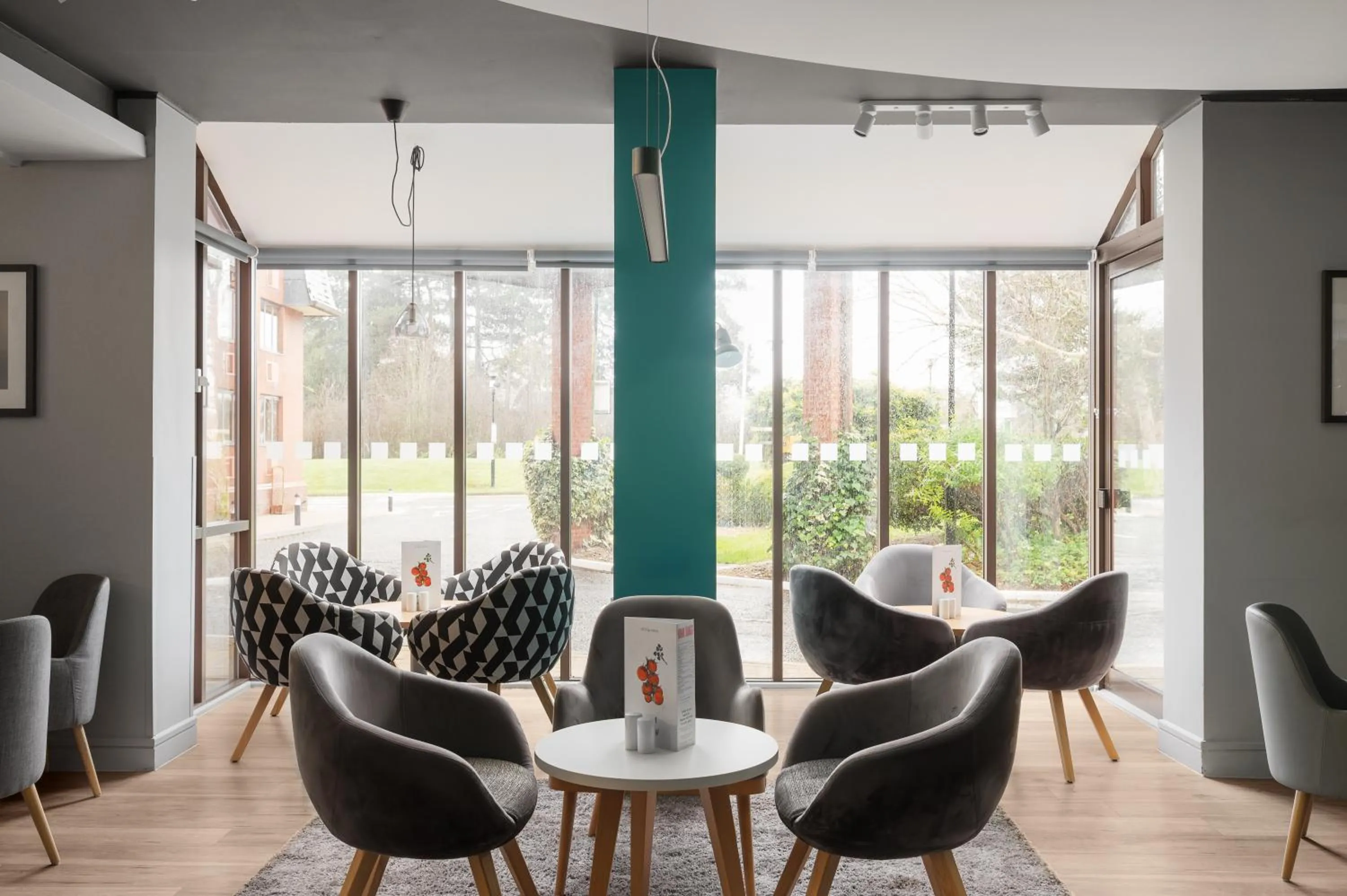 Restaurant/places to eat in Holiday Inn Northampton by IHG