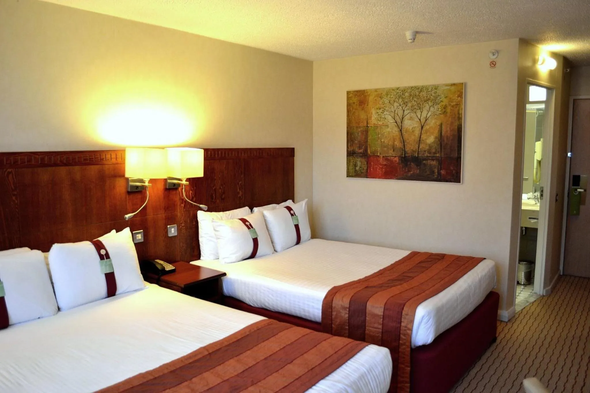 Photo of the whole room, Bed in Holiday Inn Northampton by IHG