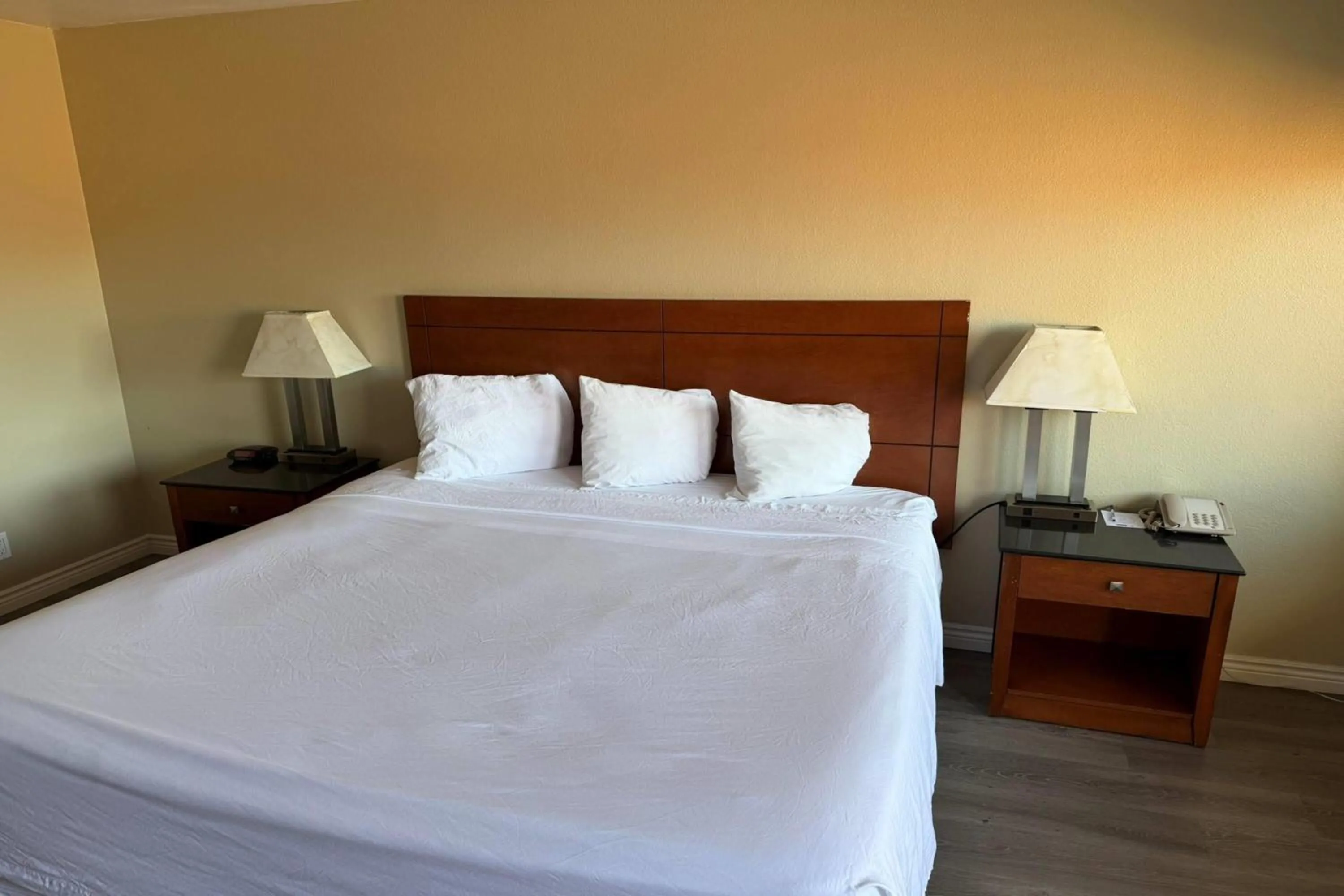 Photo of the whole room, Bed in Travelodge by Wyndham Hemet CA