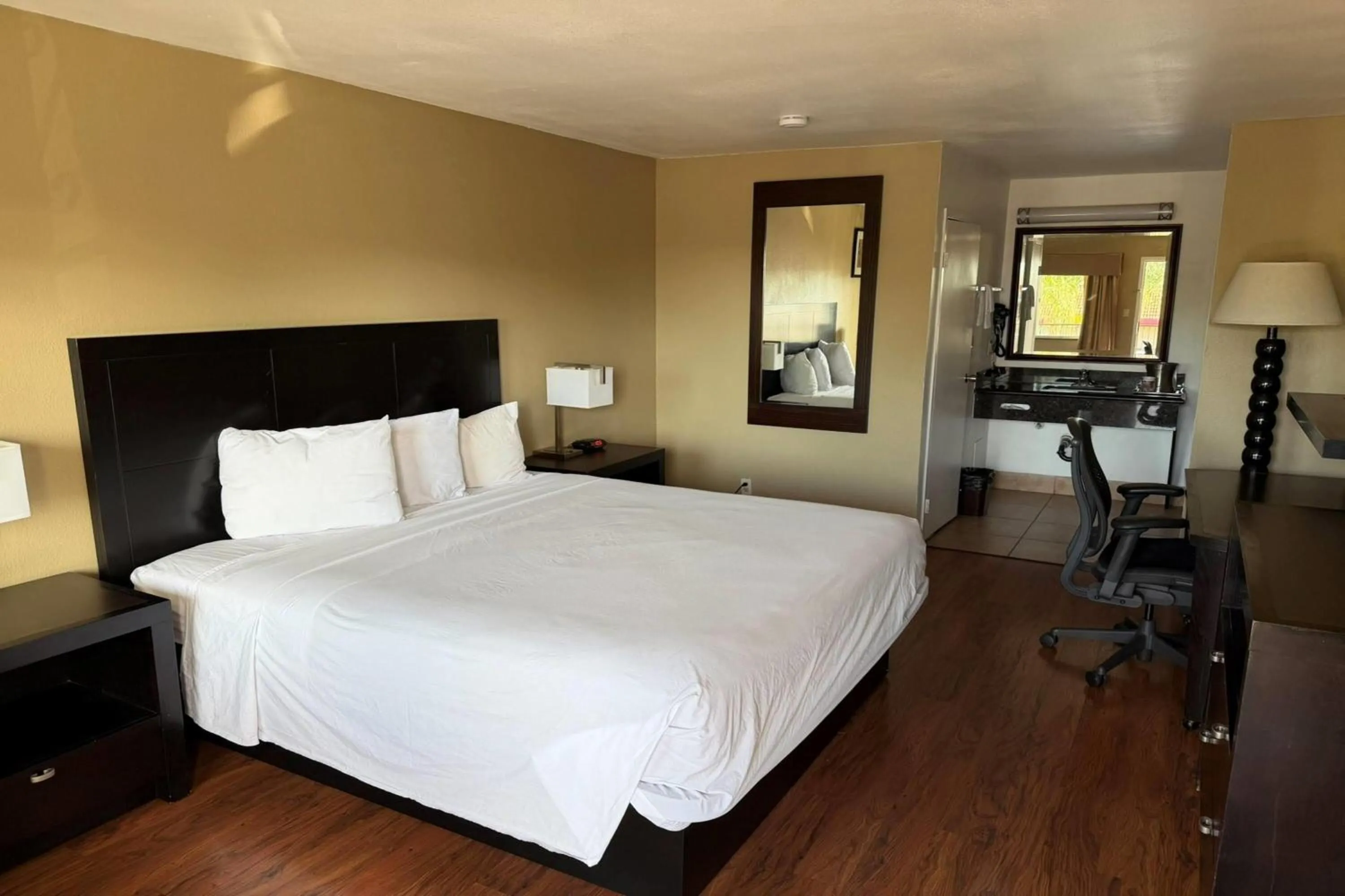 Photo of the whole room, Bed in Travelodge by Wyndham Hemet CA