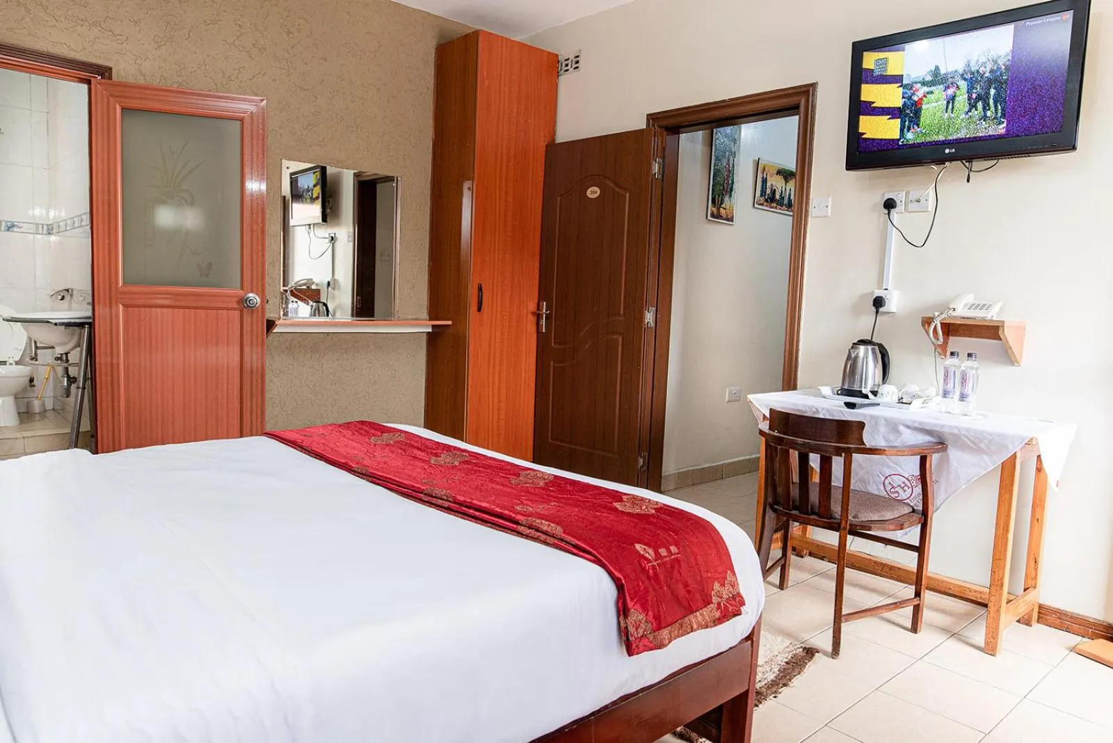 TV/Entertainment Center in The Stand Leisure Hotel