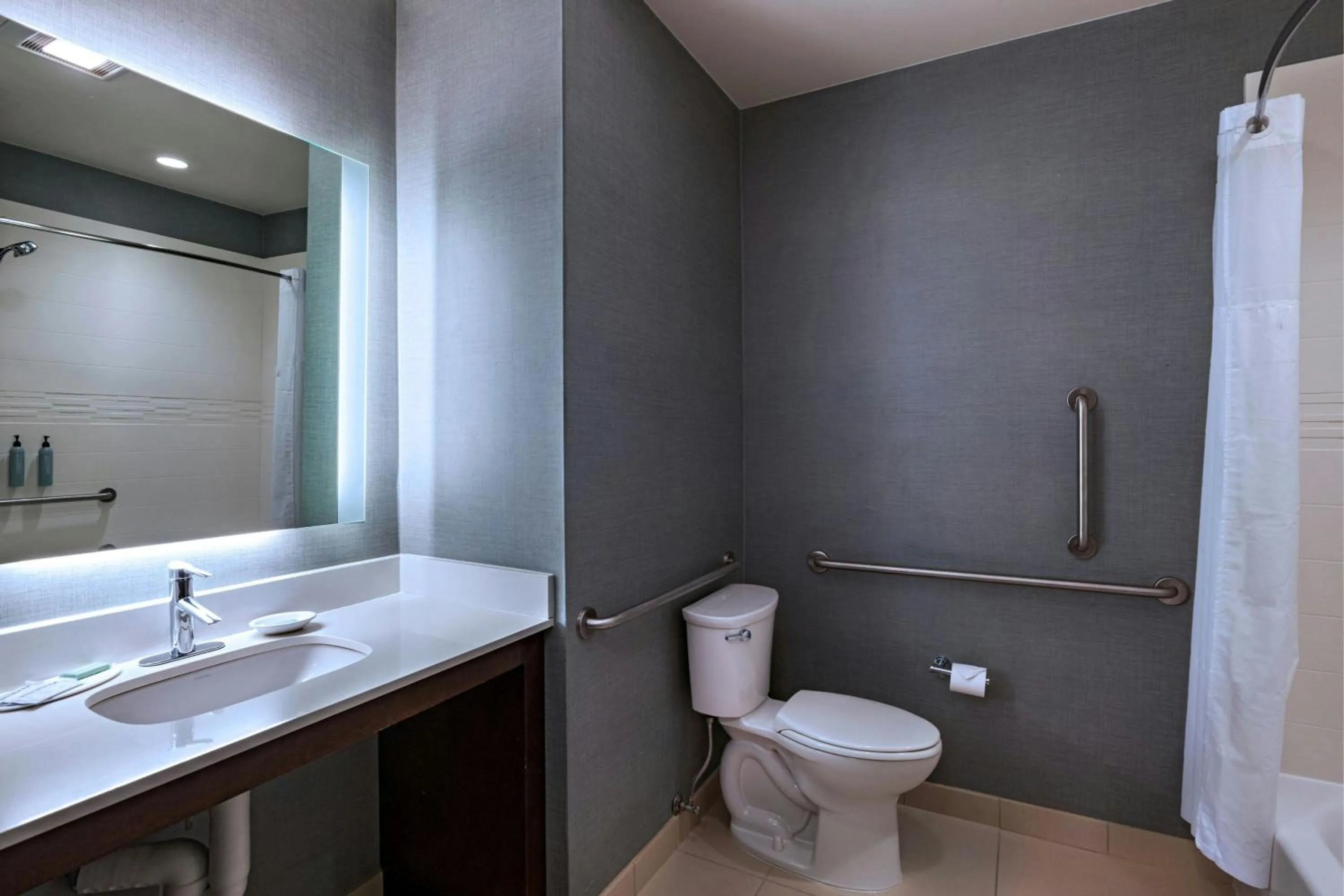 Bathroom in Residence Inn by Marriott Omaha Aksarben Village