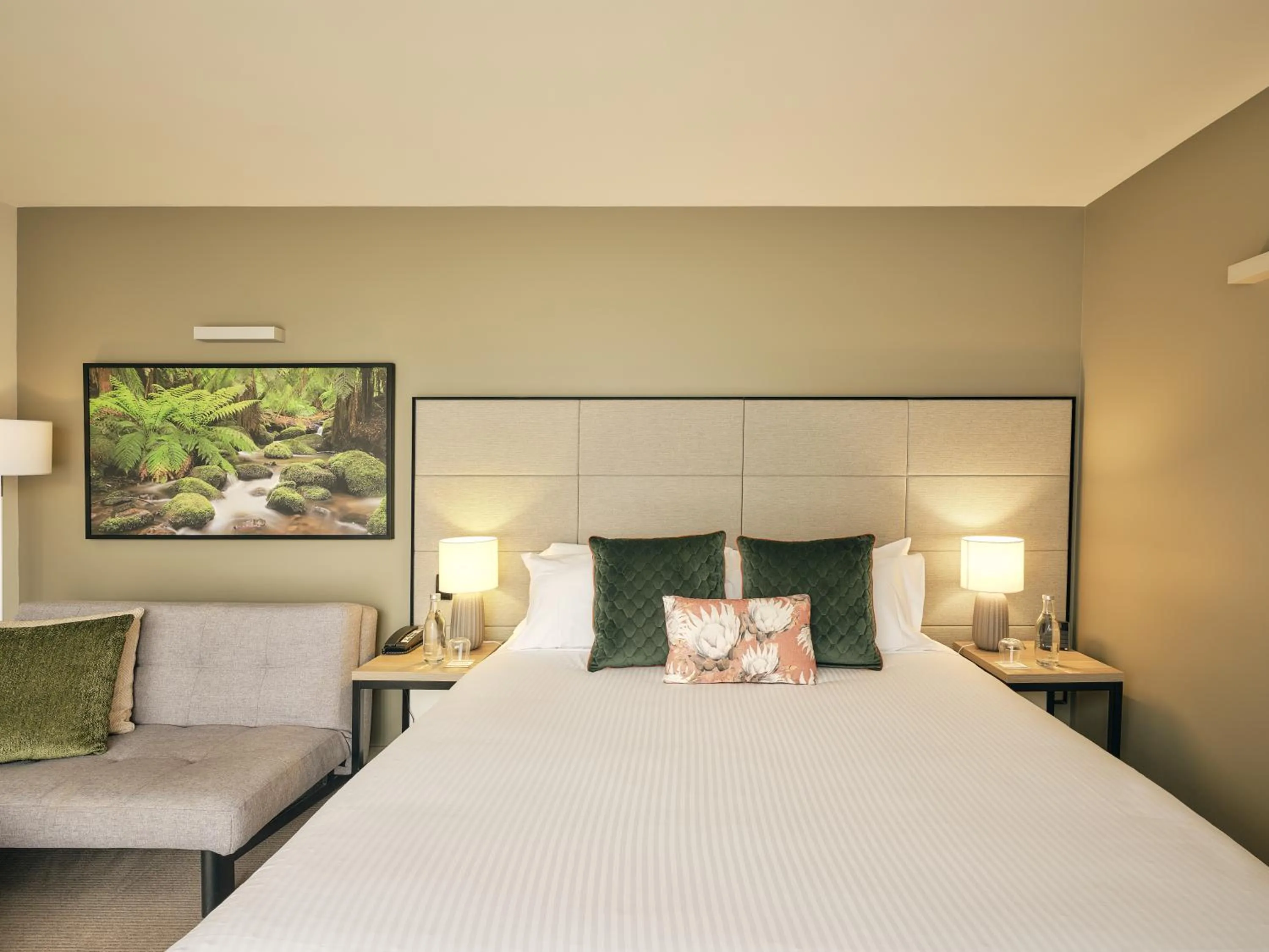 Bedroom, Bed in Peppers Marysville