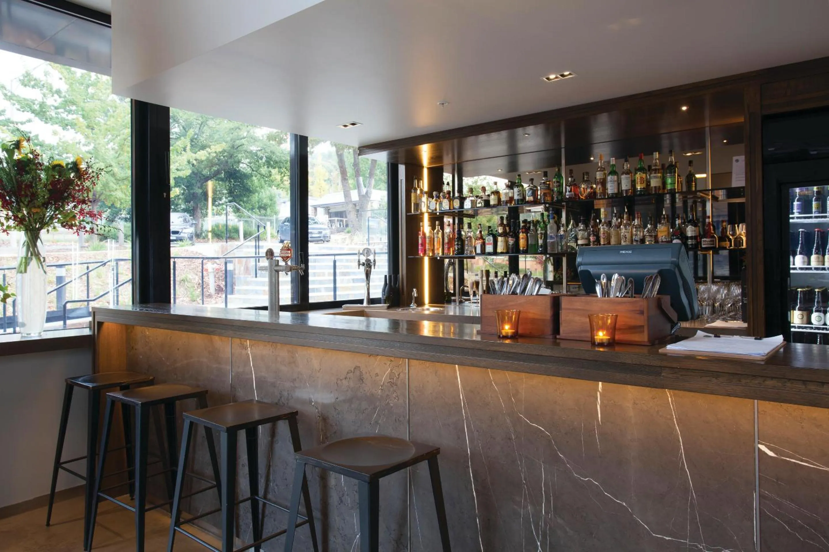 Lounge or bar in Peppers Marysville