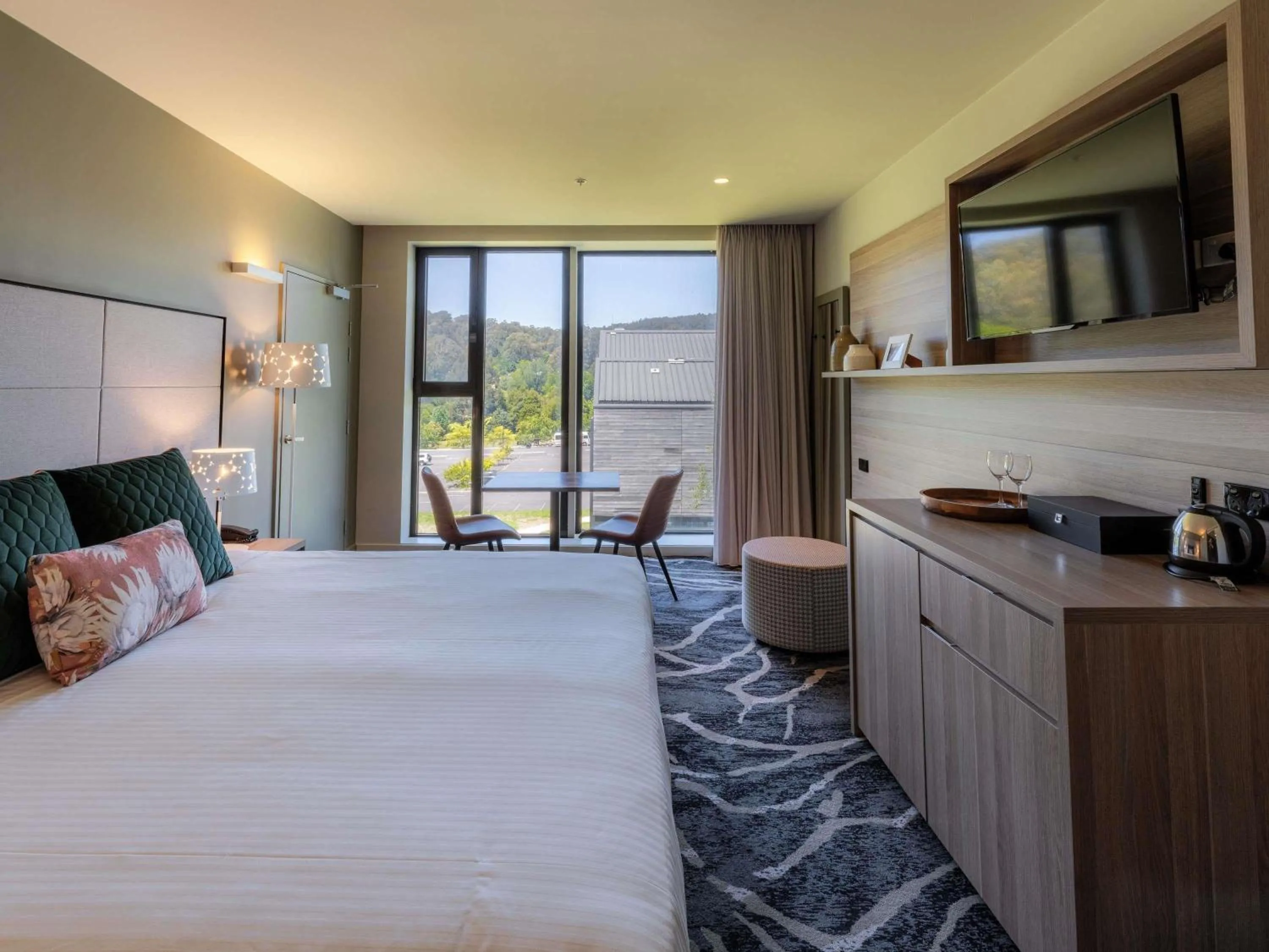 Bedroom, Bed in Peppers Marysville