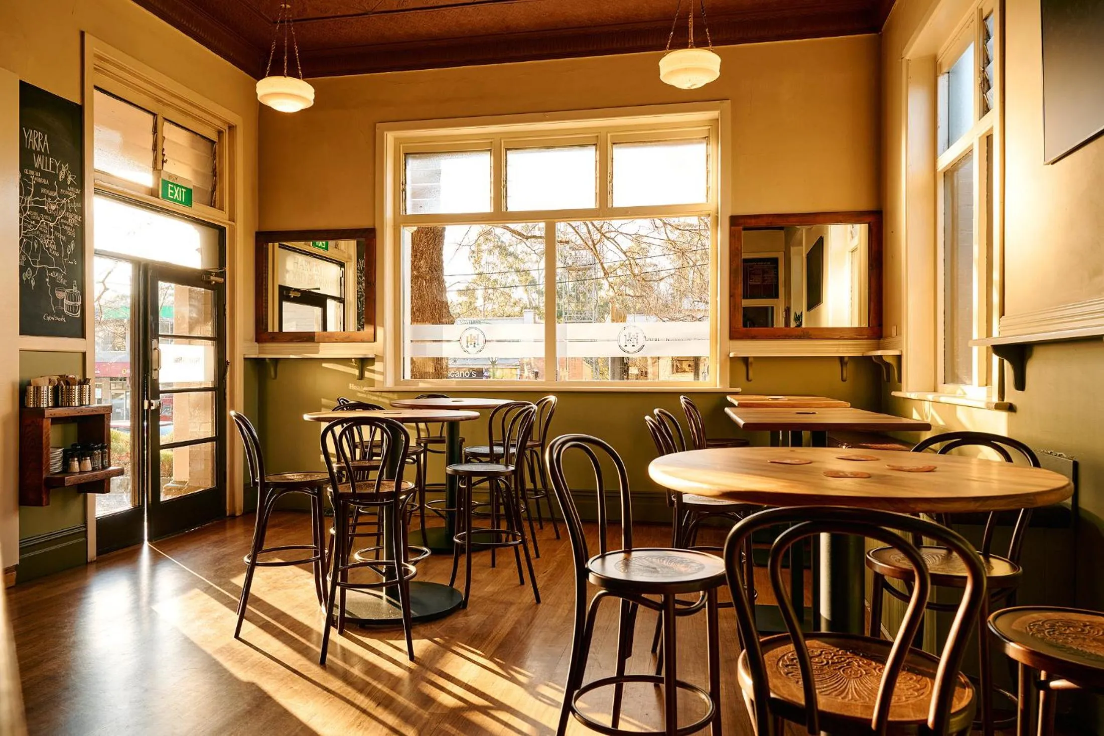 Lounge or bar in Healesville Hotel