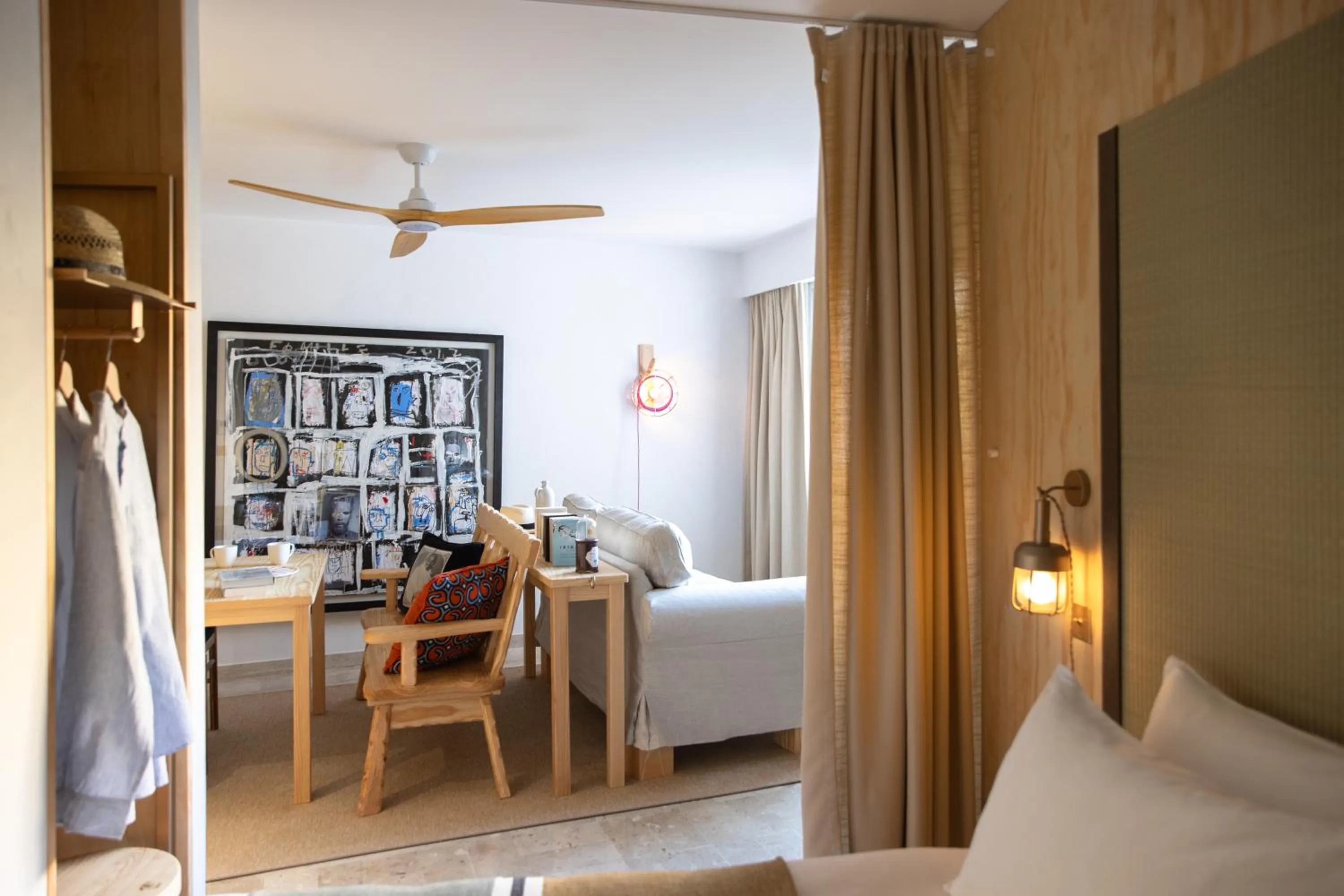 Dining area, Bed in MOB HOTEL Cannes