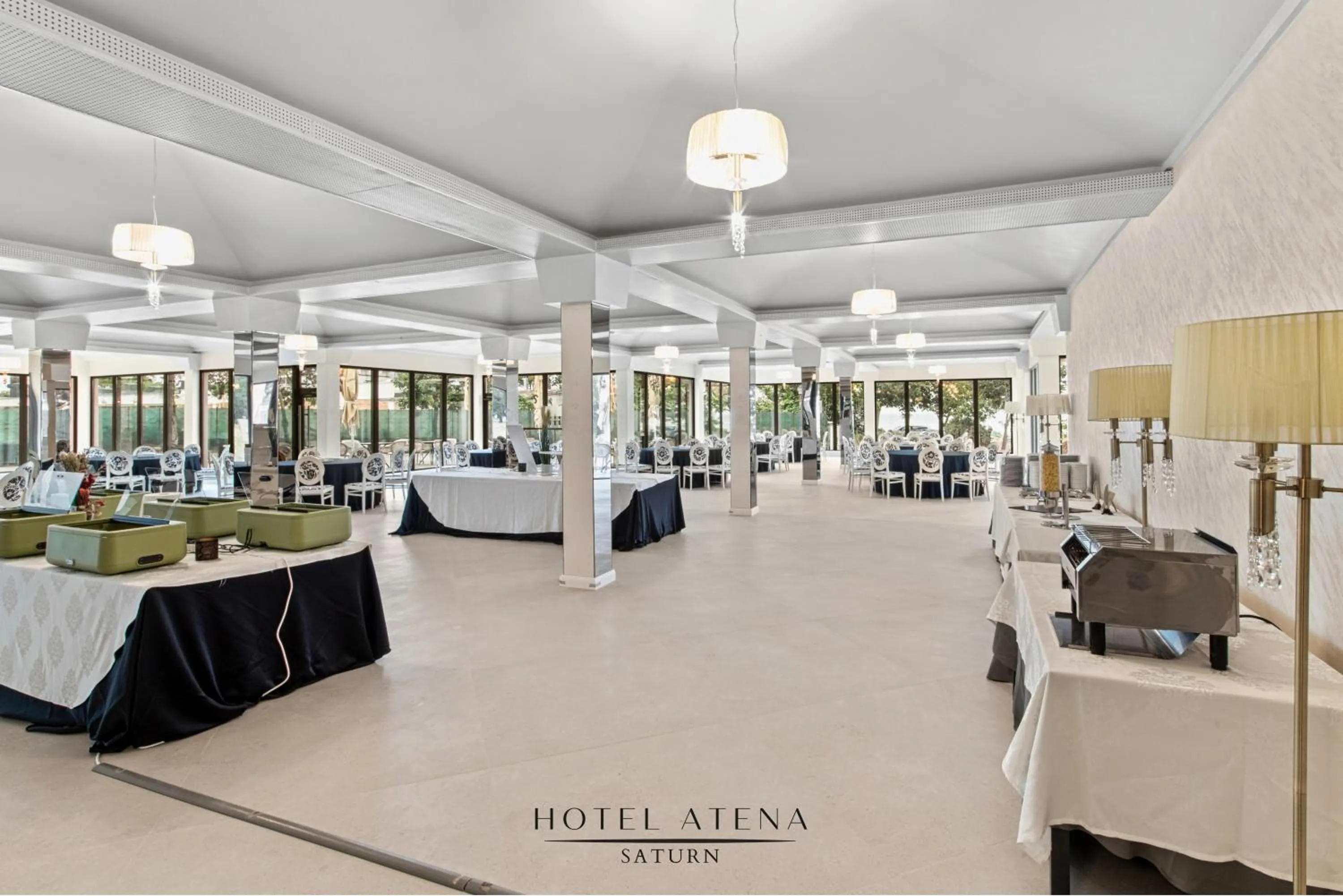 Restaurant/places to eat in Hotel Atena***