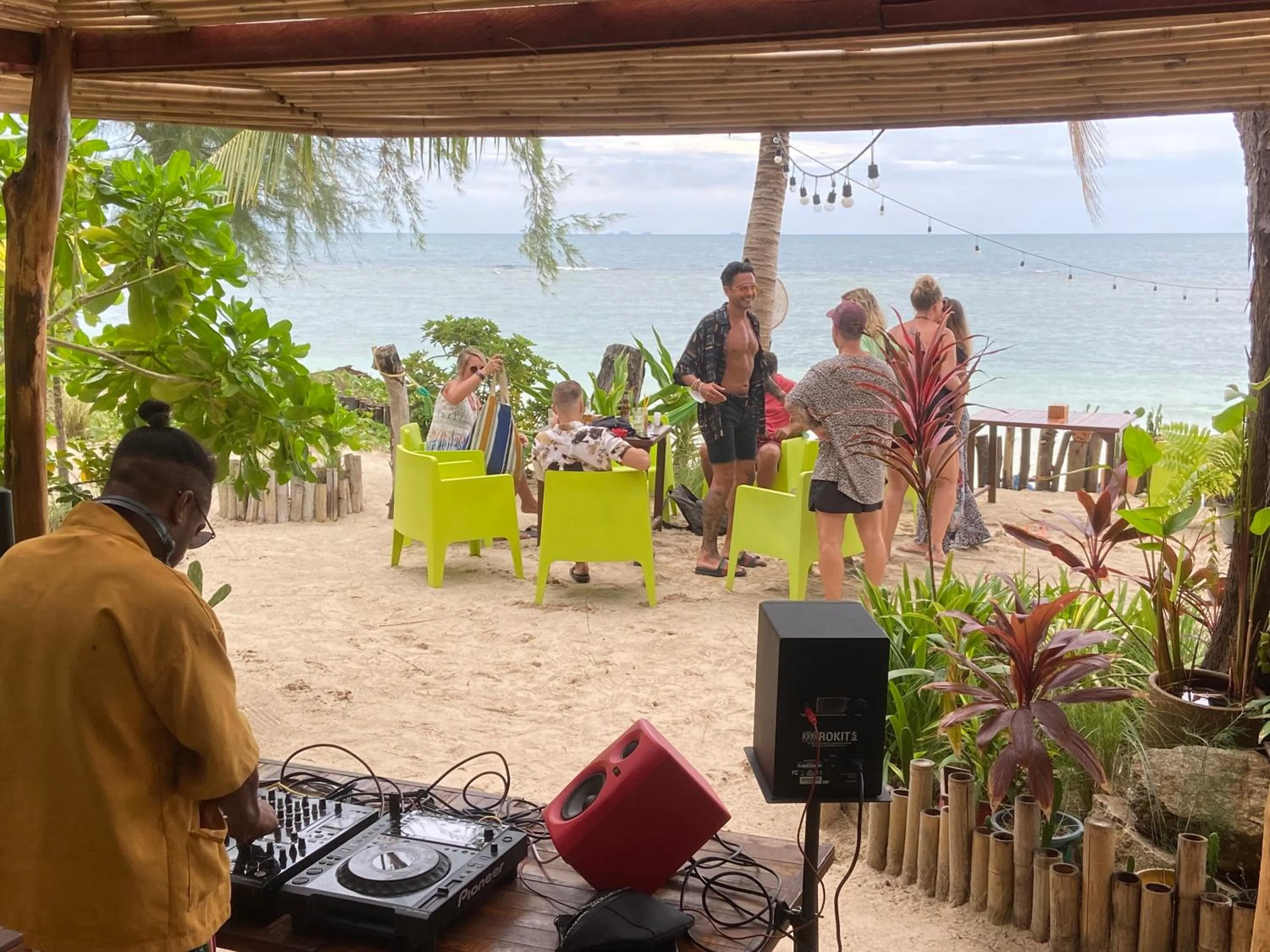 Restaurant/places to eat in Secret Beach Bungalows