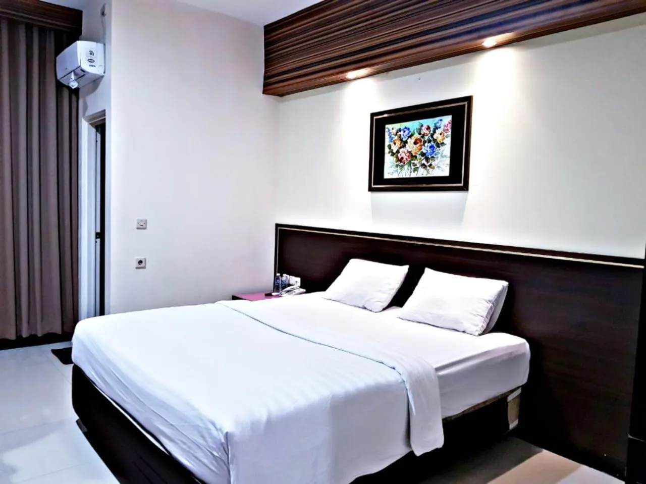 Bed in Hotel S3 Setrasari Bandung