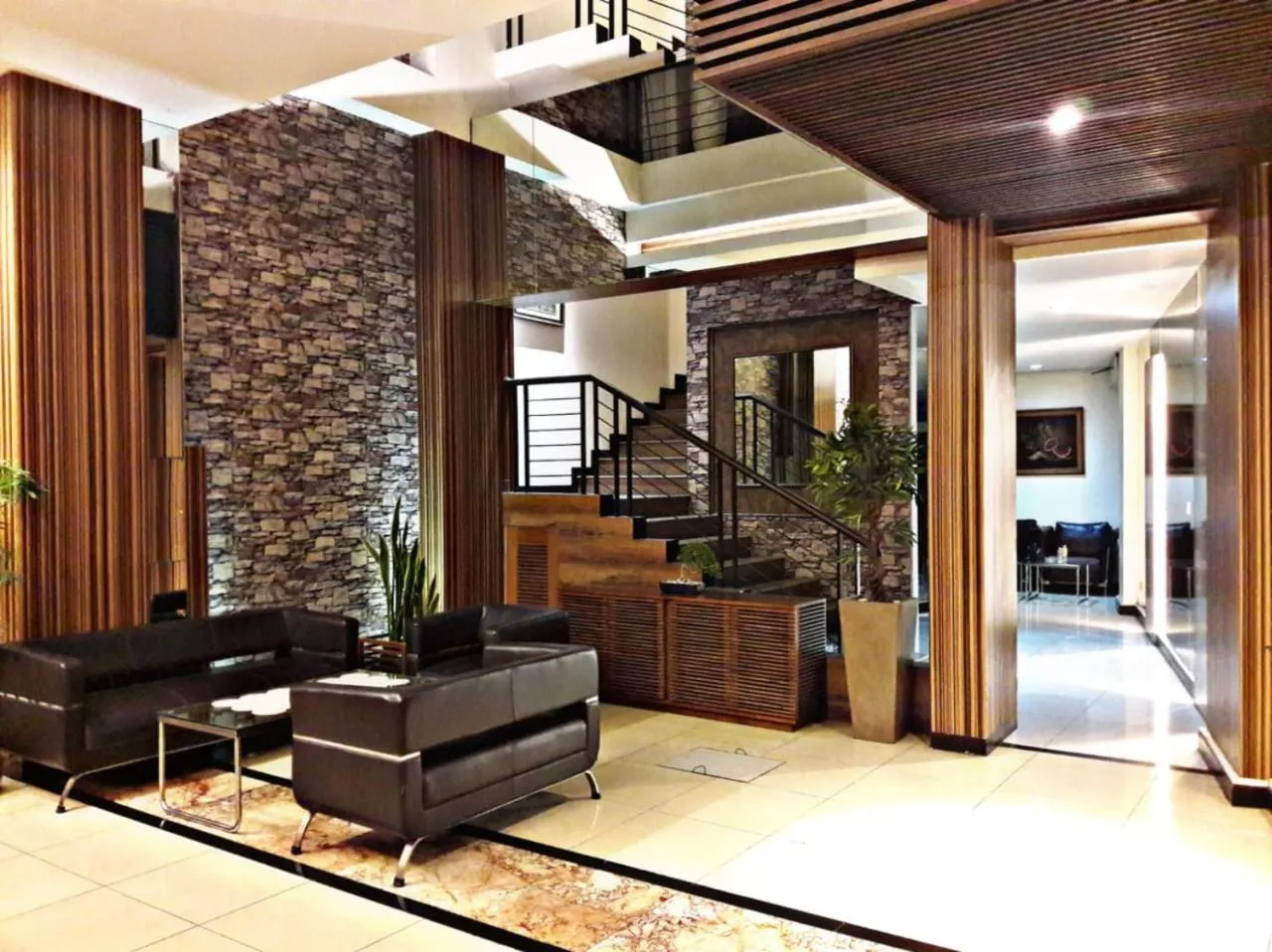 Communal lounge/ TV room in Hotel S3 Setrasari Bandung