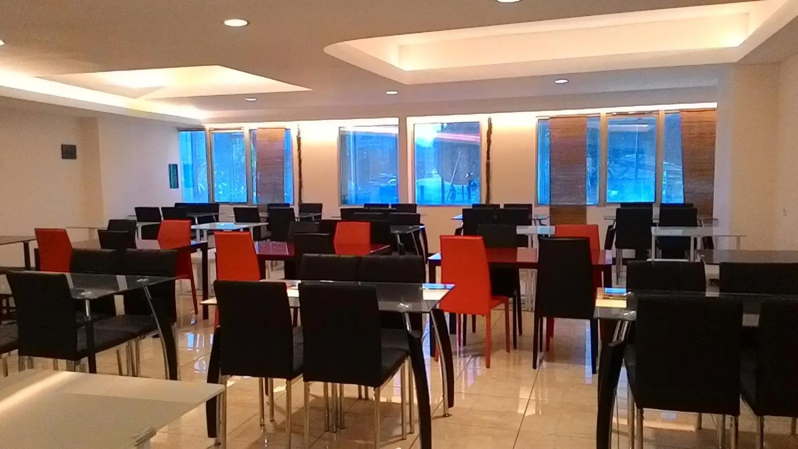 Restaurant/places to eat in Hotel S3 Setrasari Bandung