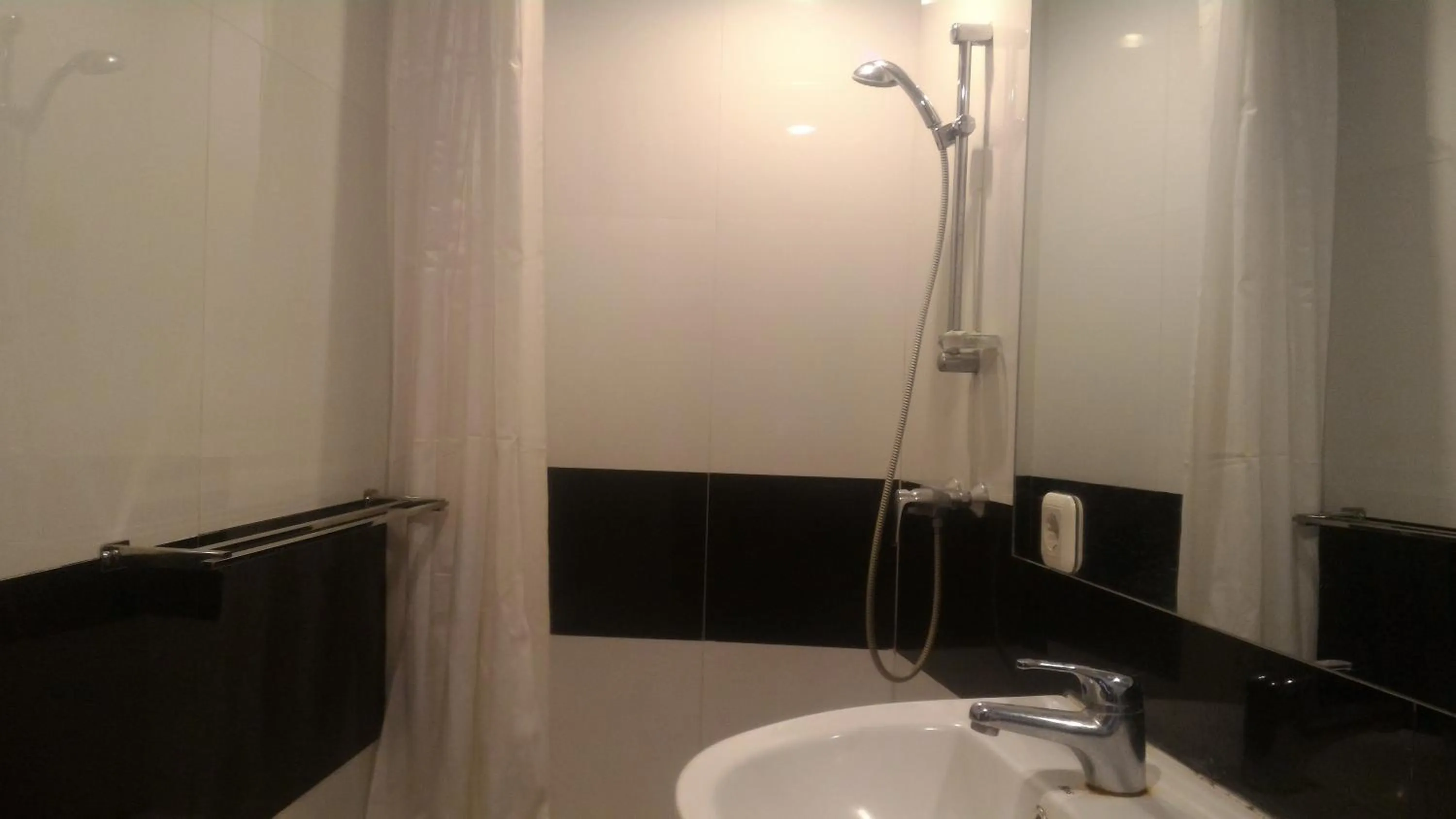 Bathroom in Hotel S3 Setrasari Bandung