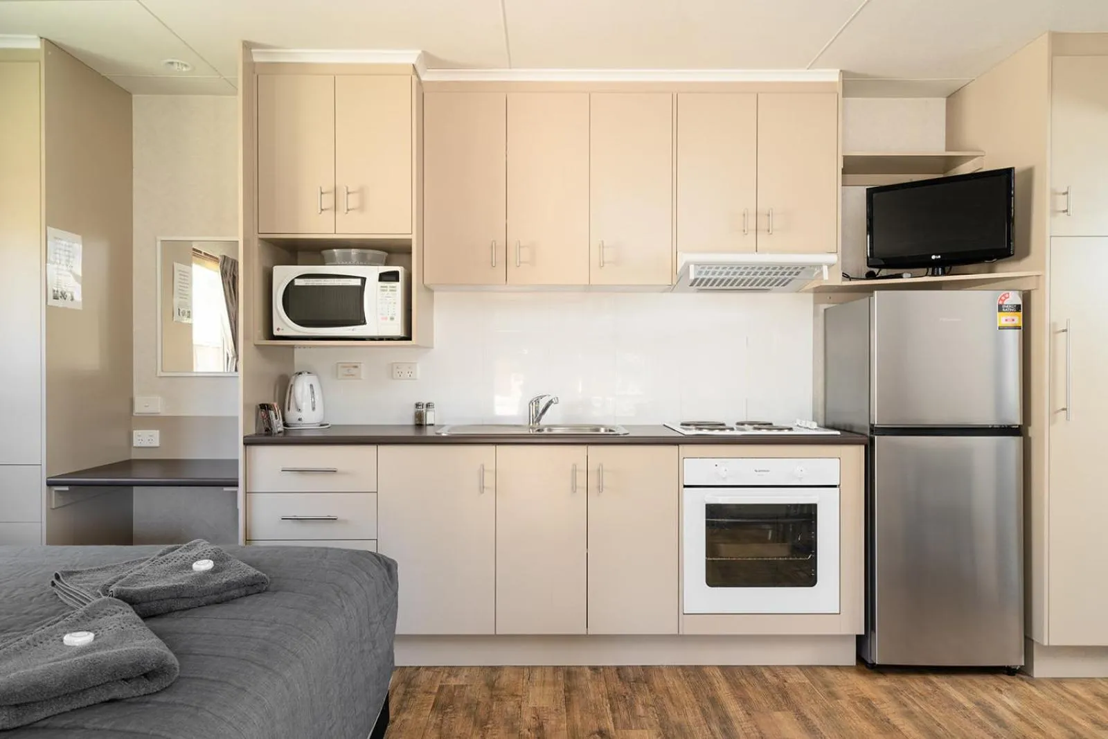 kitchen in Gundagai Cabins & Tourist Park