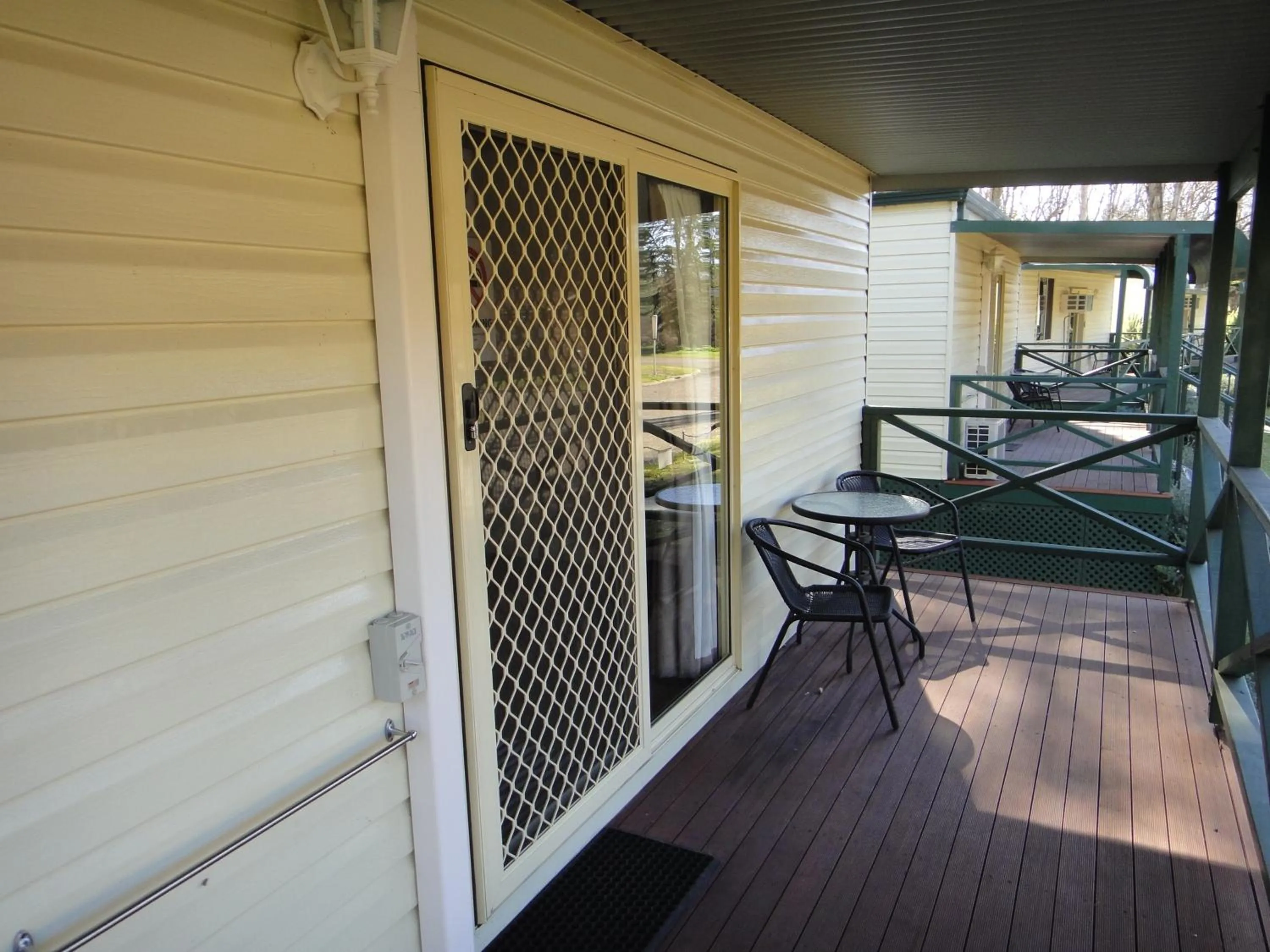 Balcony/Terrace in Gundagai Cabins & Tourist Park