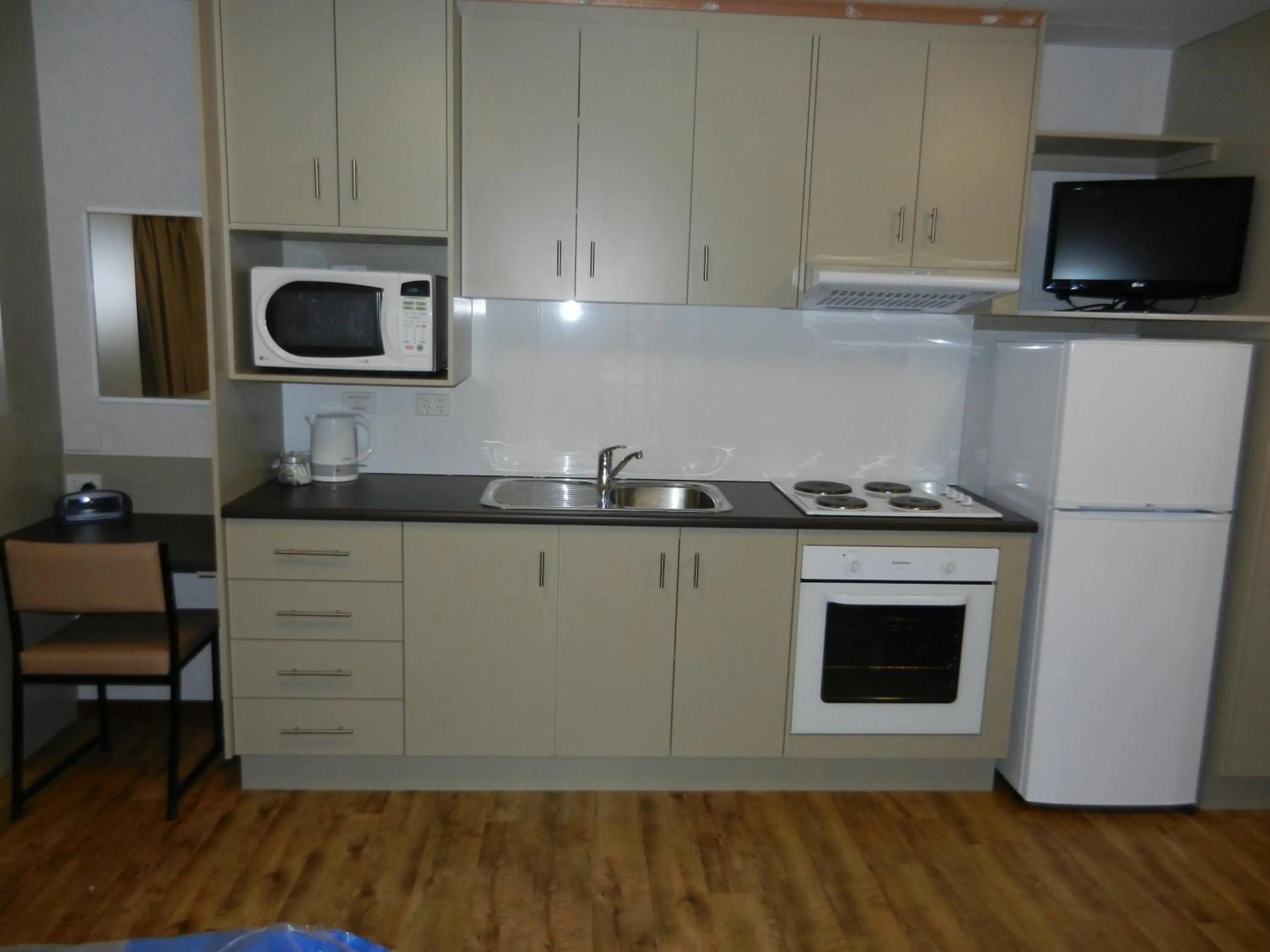 Kitchen or kitchenette in Gundagai Cabins & Tourist Park