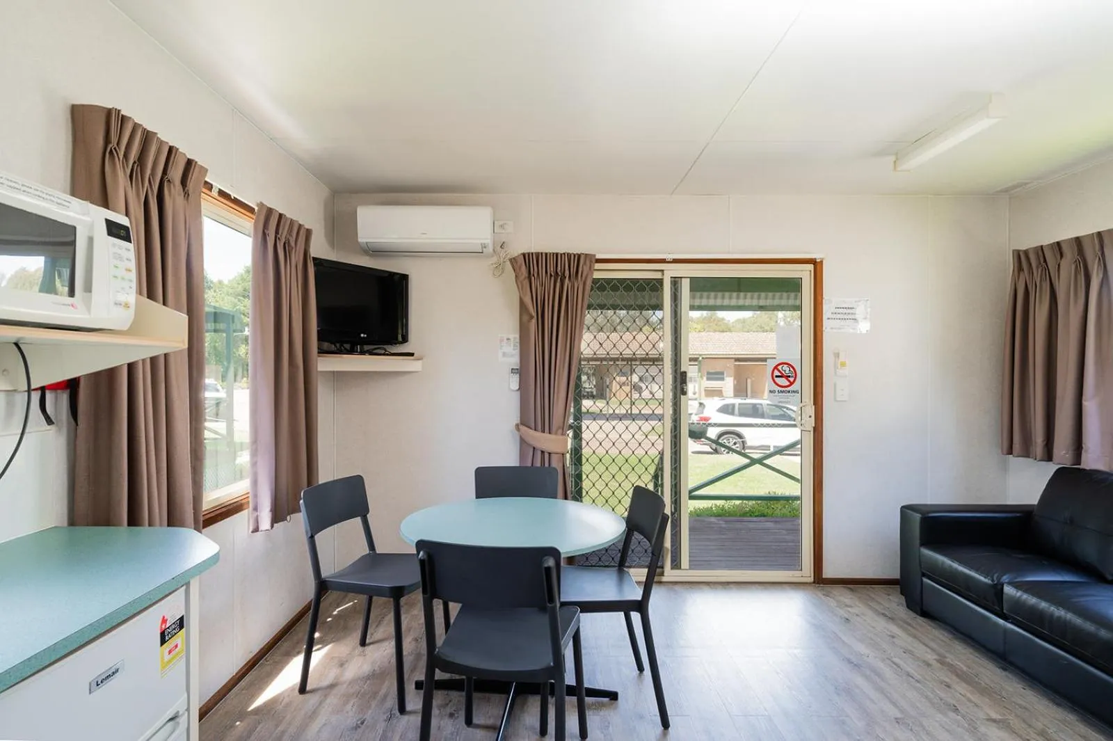 Living room in Gundagai Cabins & Tourist Park