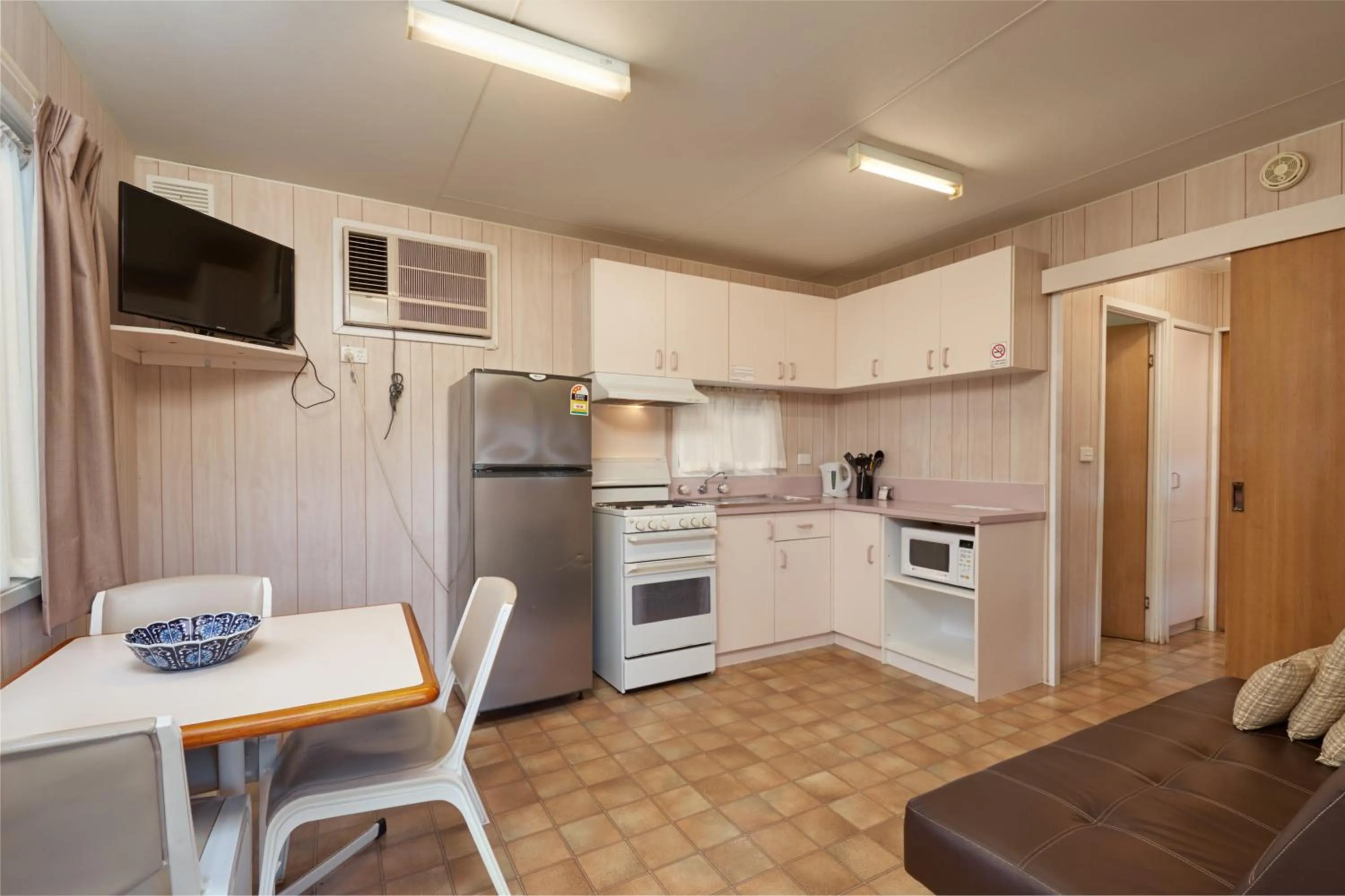 Kitchen or kitchenette in Gundagai Cabins & Tourist Park