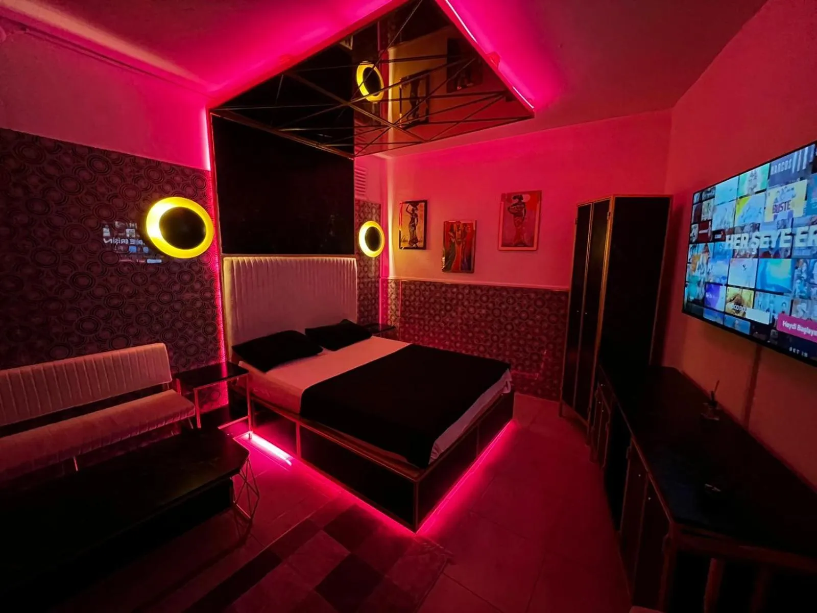 Bed in Royal Suite Hotel