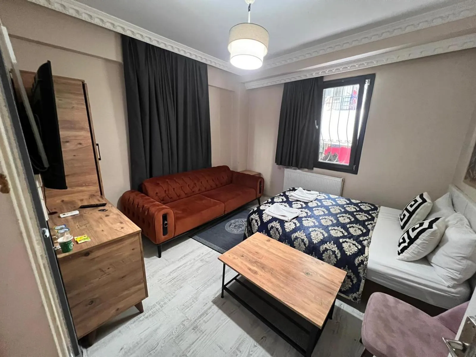 Photo of the whole room, Bed in Royal Suite Hotel